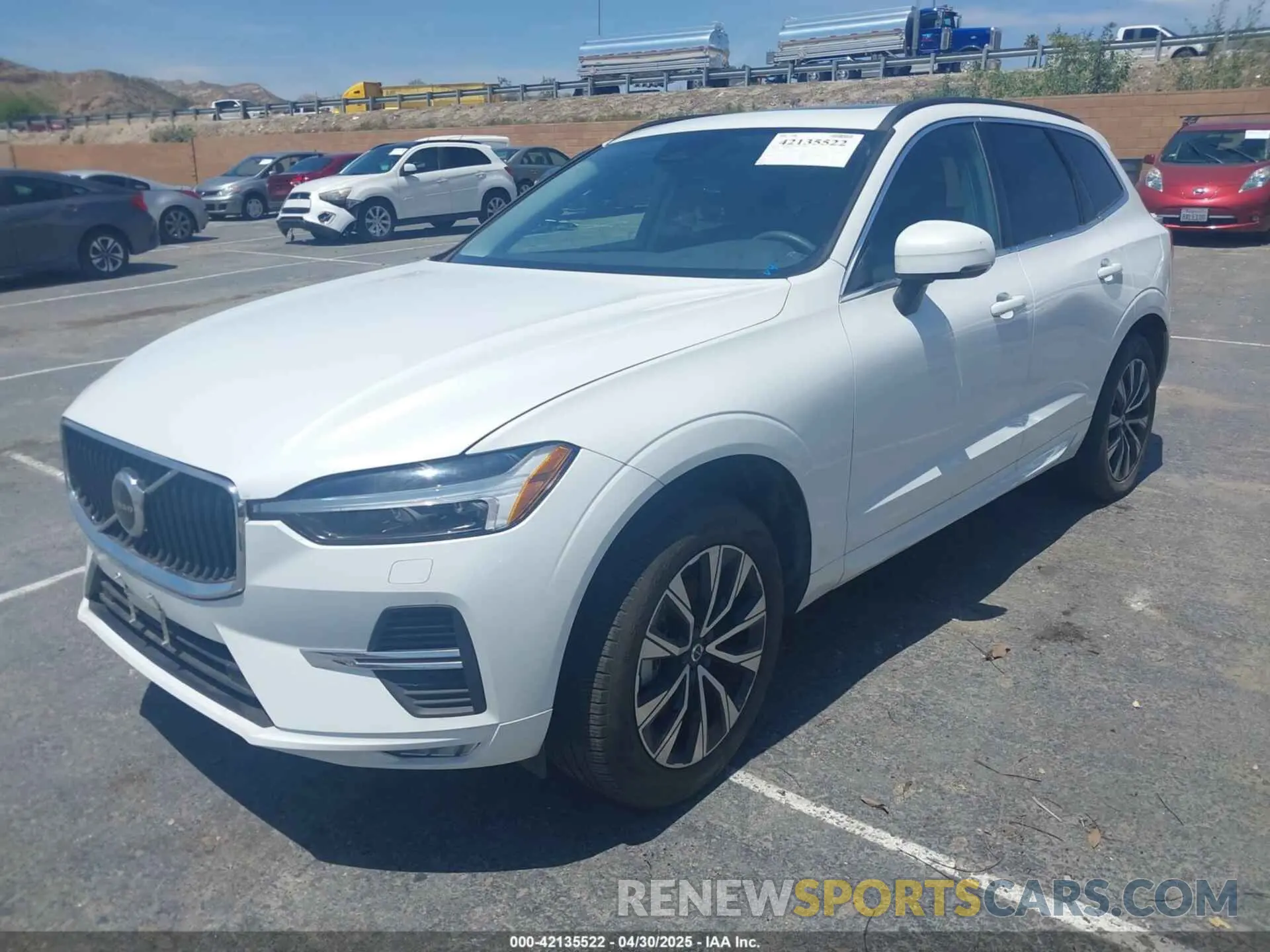 2 fotografías del automóvil dañado YV4L12DV4P1211246 VOLVO XC60 2023