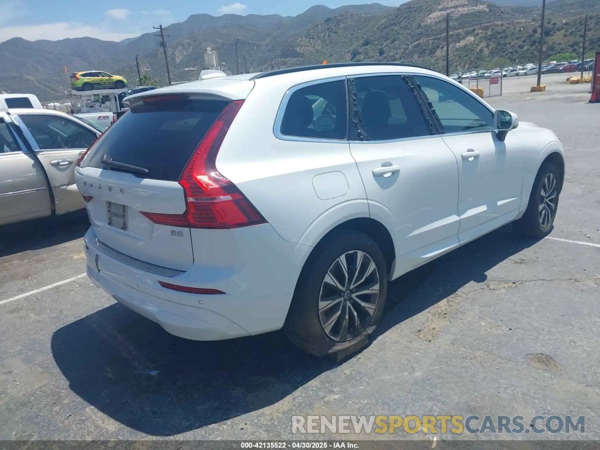 4 fotografías del automóvil dañado YV4L12DV4P1211246 VOLVO XC60 2023
