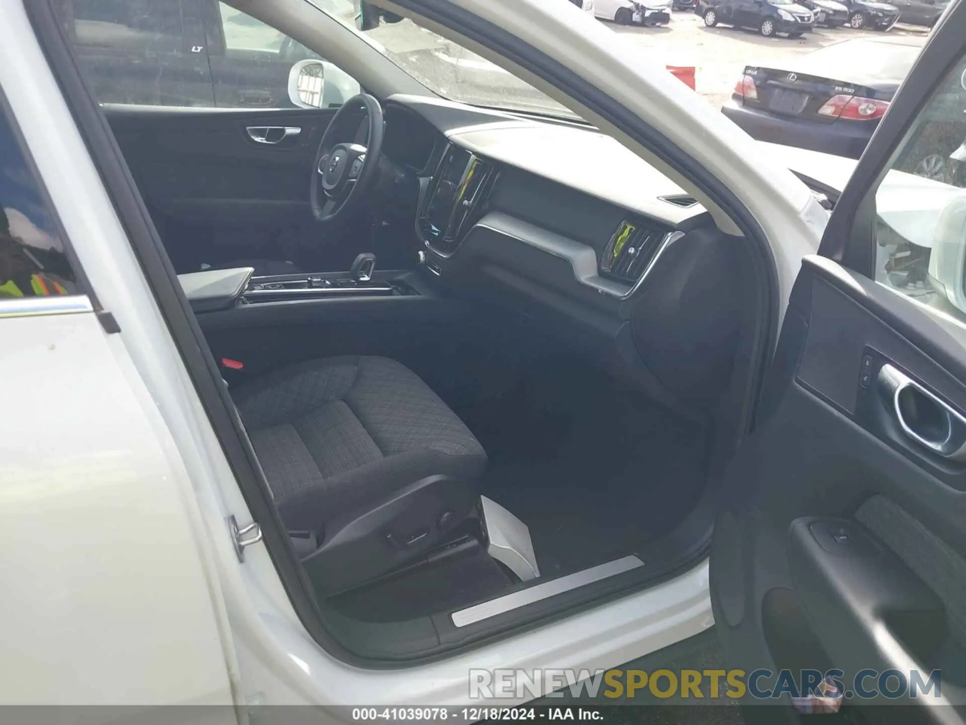 5 fotografías del automóvil dañado YV4L12DVXP1358431 VOLVO XC60 2023
