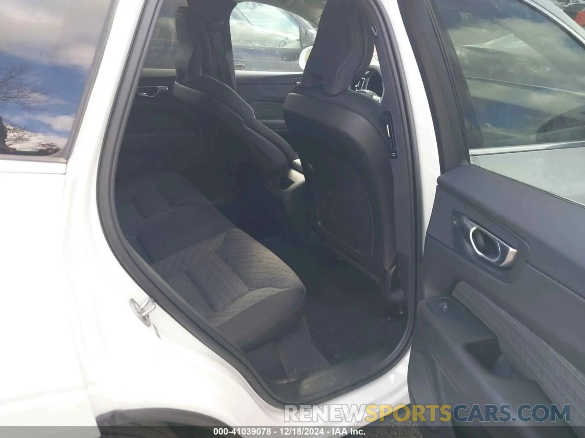 8 fotografías del automóvil dañado YV4L12DVXP1358431 VOLVO XC60 2023