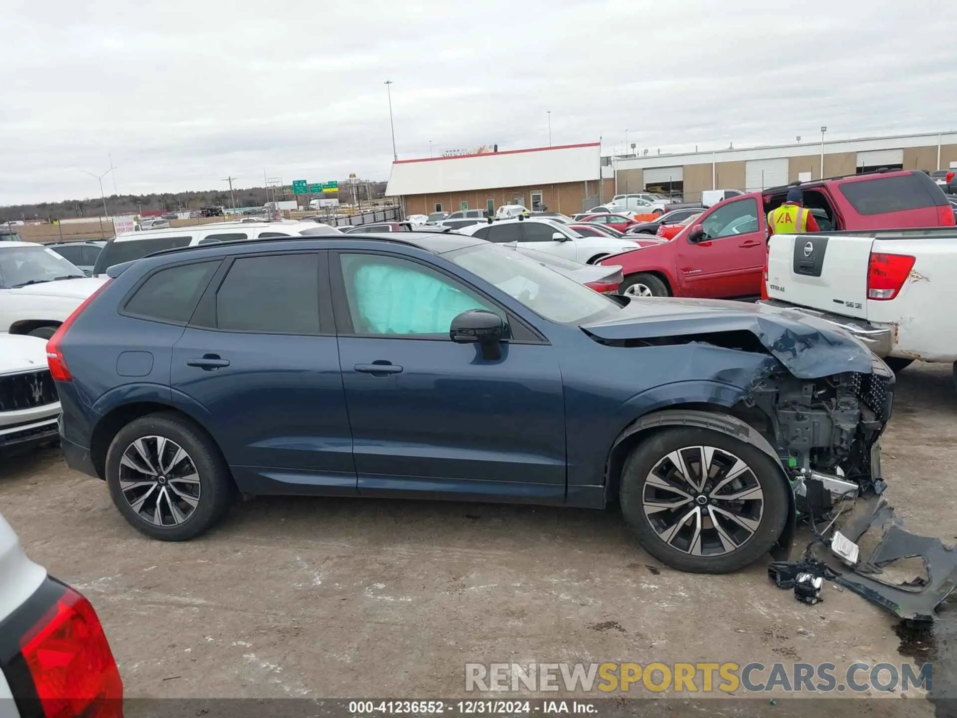 13 fotografías del automóvil dañado YV4L12DW2P1260907 VOLVO XC60 2023