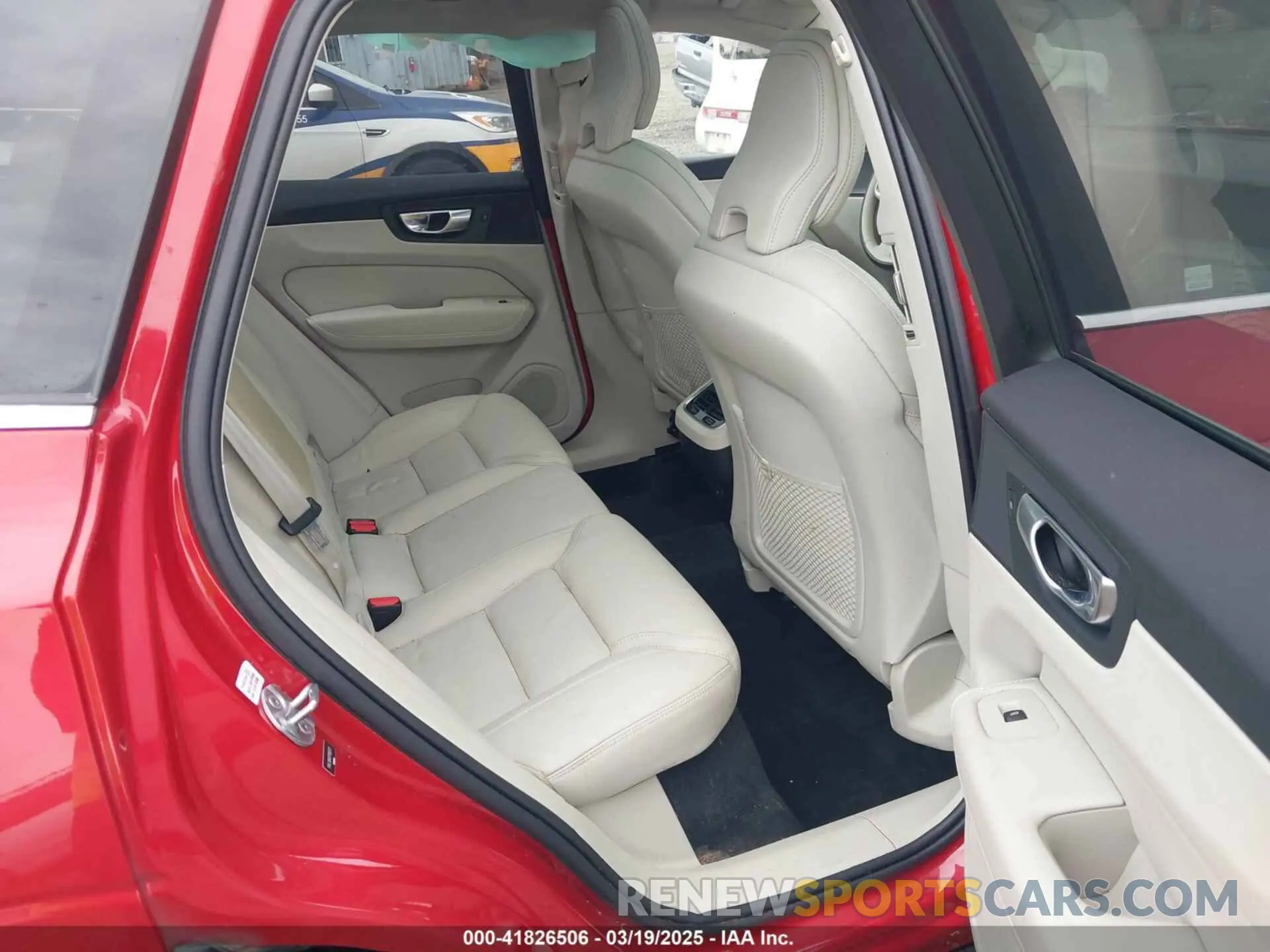 8 fotografías del automóvil dañado YV4L12RA7P1383373 VOLVO XC60 2023