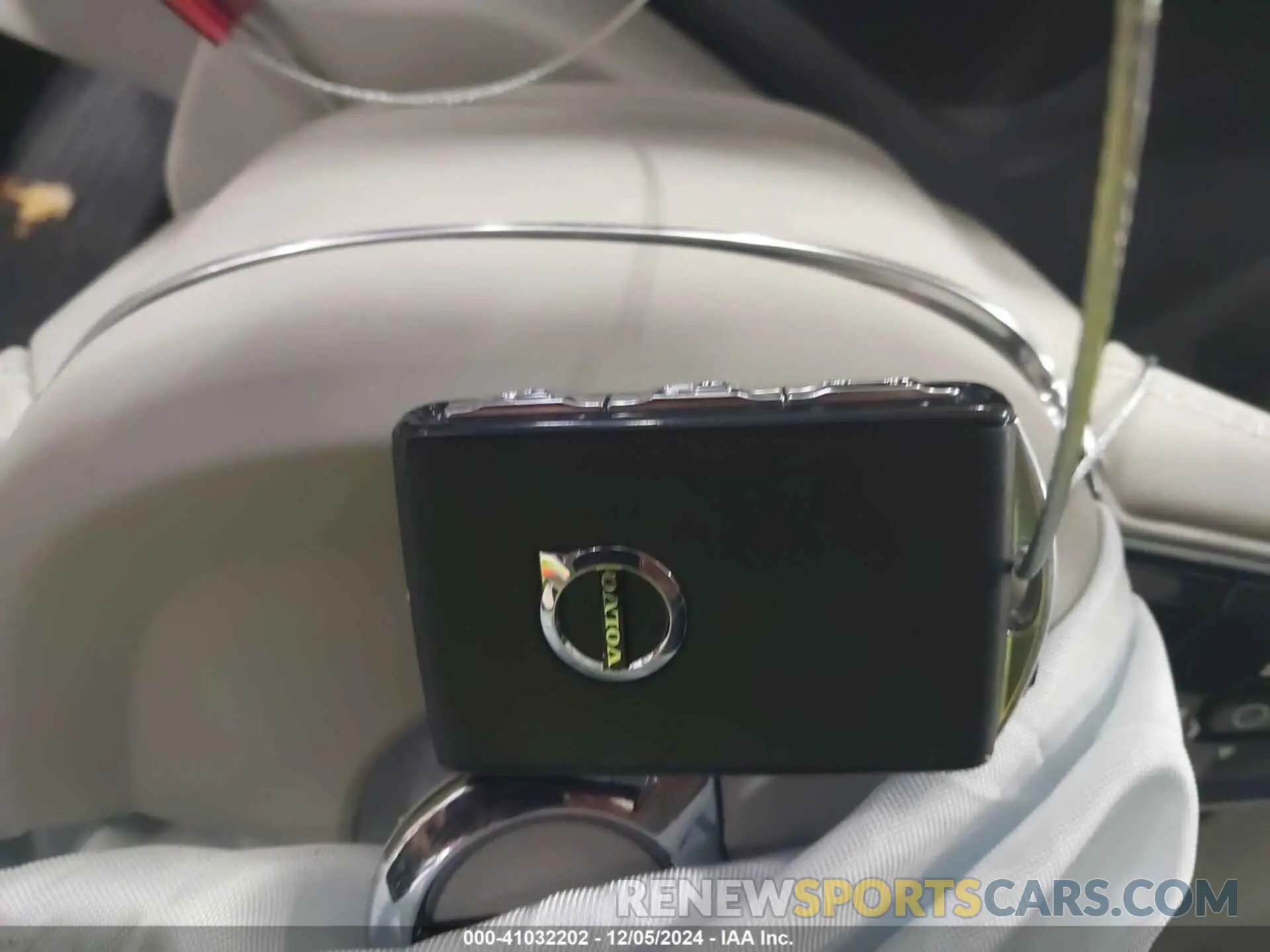 11 fotografías del automóvil dañado YV4L12RN5P1294629 VOLVO XC60 2023