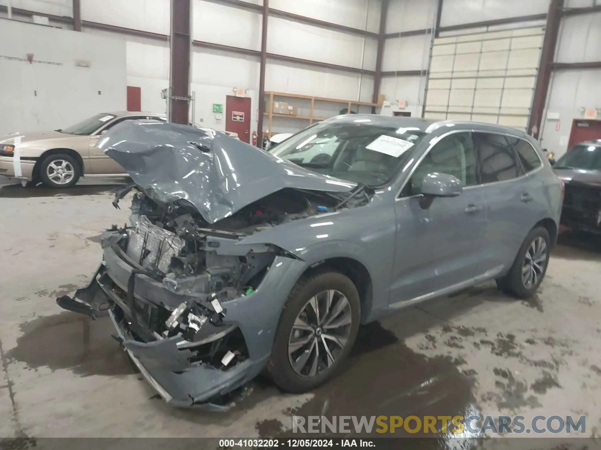 2 fotografías del automóvil dañado YV4L12RN5P1294629 VOLVO XC60 2023