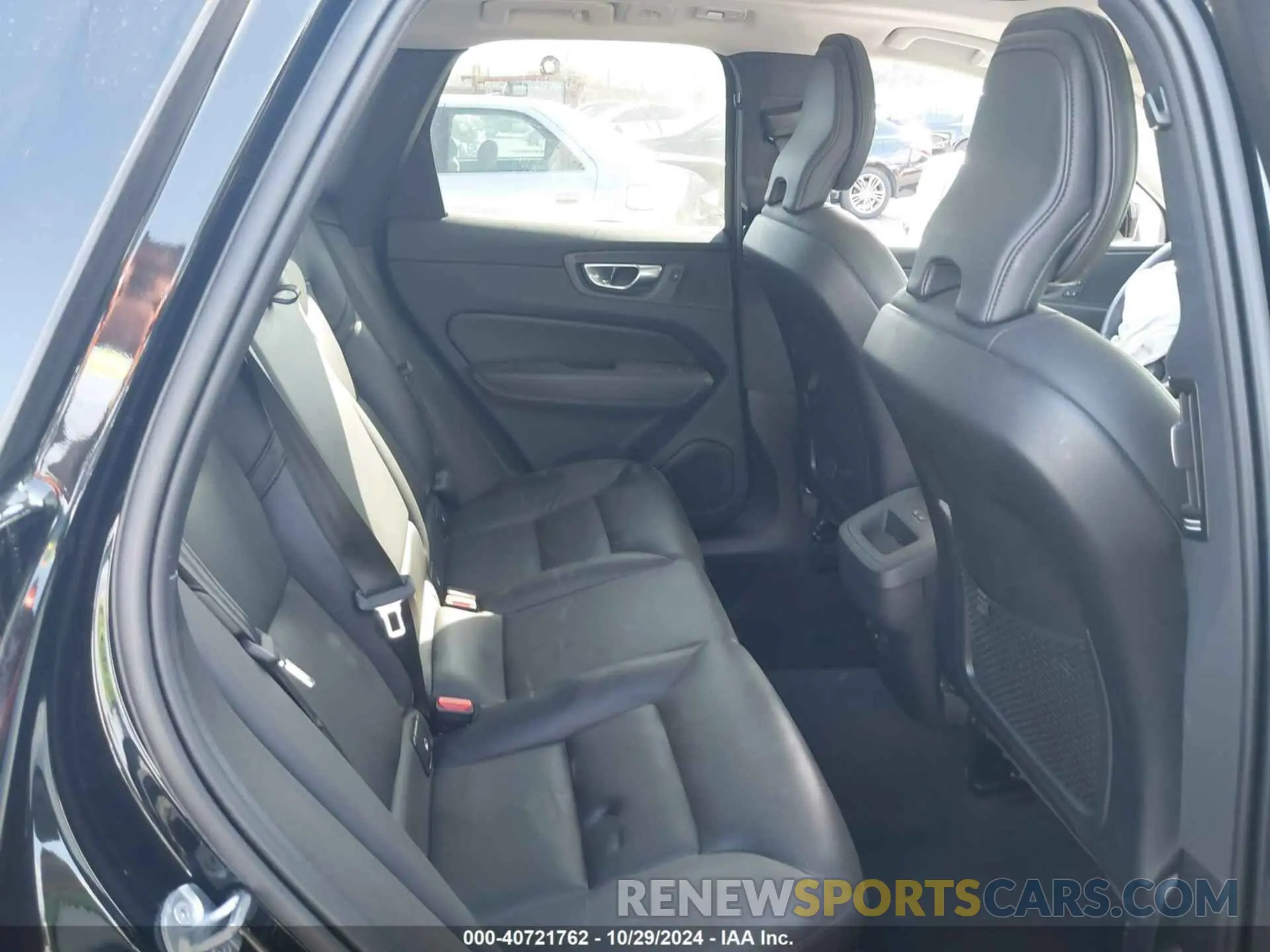 8 fotografías del automóvil dañado YV4L12RV0P1374839 VOLVO XC60 2023