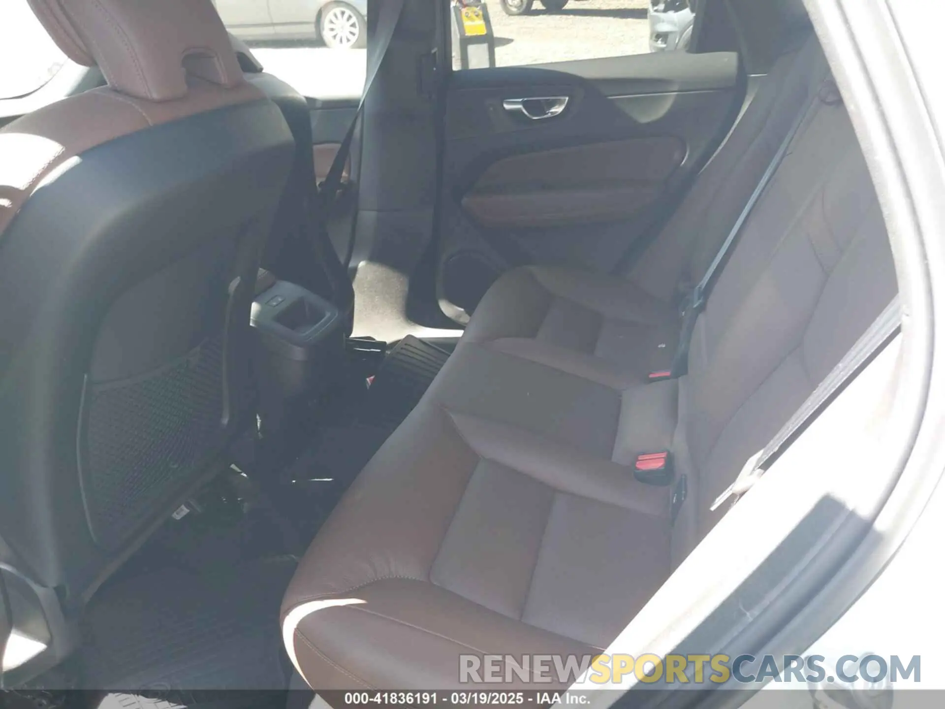 8 fotografías del automóvil dañado YV4L12RW3P1332481 VOLVO XC60 2023