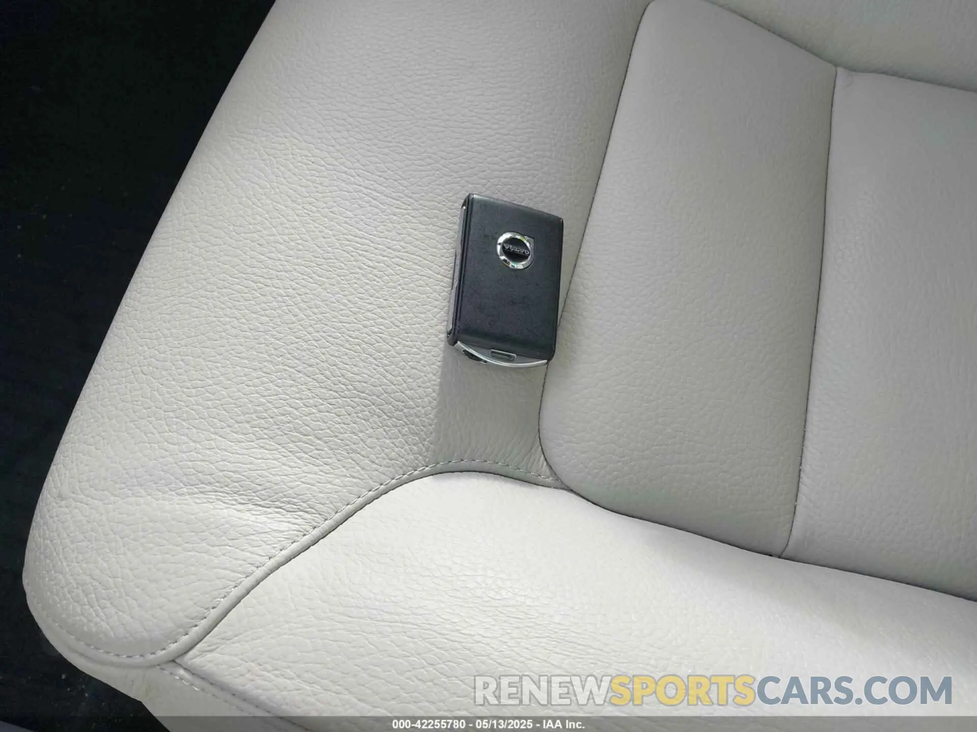 11 fotografías del automóvil dañado YV4L12RK2R1910232 VOLVO XC60 2024