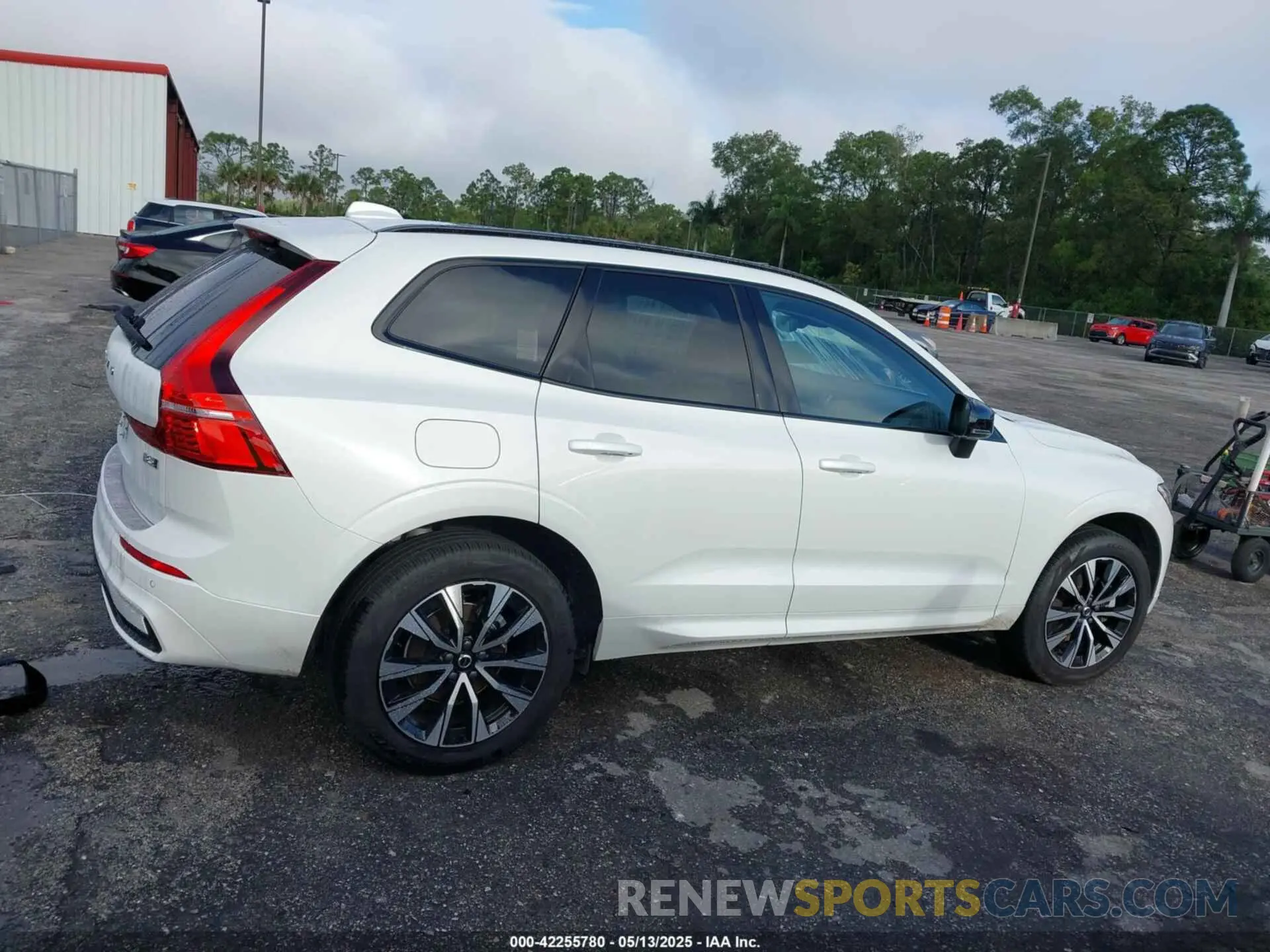 14 fotografías del automóvil dañado YV4L12RK2R1910232 VOLVO XC60 2024