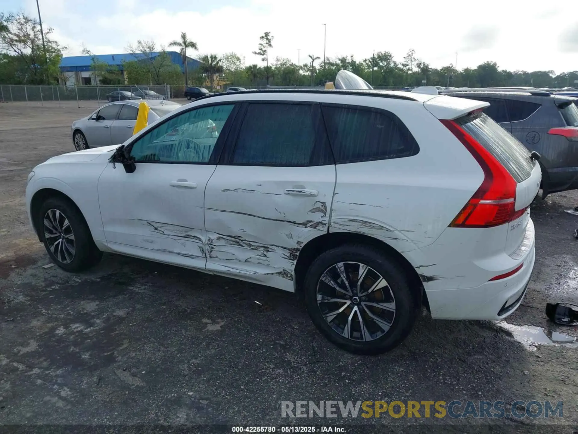 15 fotografías del automóvil dañado YV4L12RK2R1910232 VOLVO XC60 2024