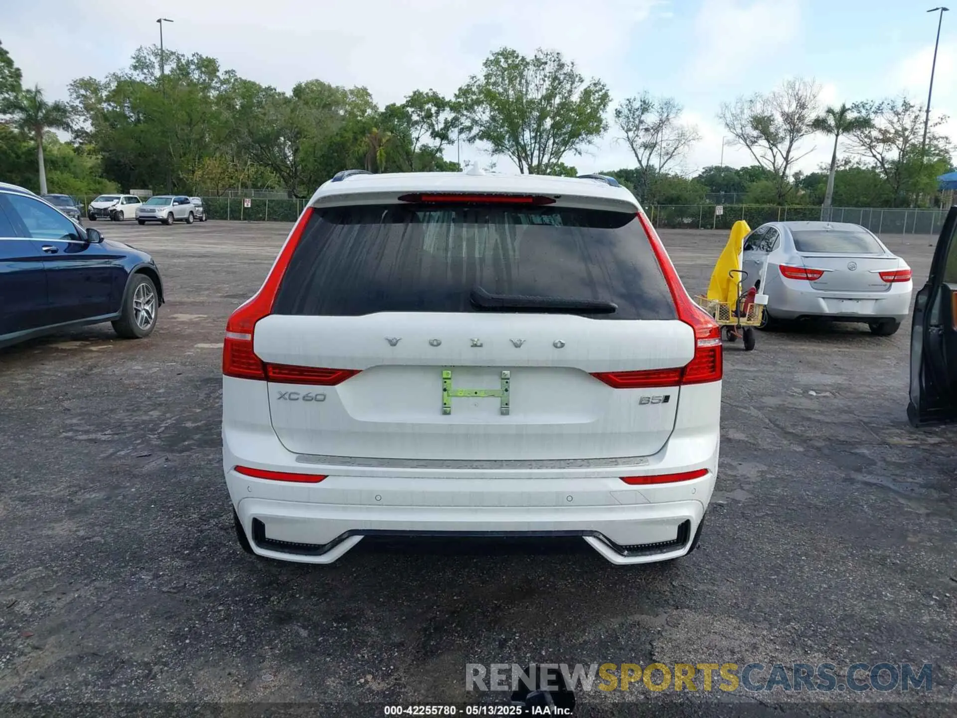 17 fotografías del automóvil dañado YV4L12RK2R1910232 VOLVO XC60 2024
