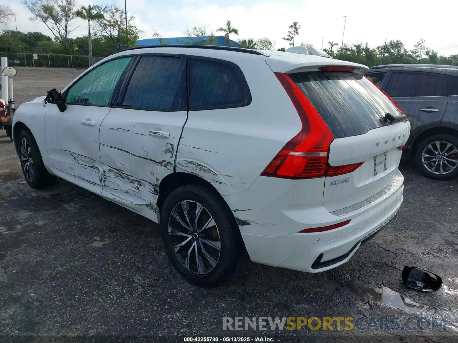 3 fotografías del automóvil dañado YV4L12RK2R1910232 VOLVO XC60 2024