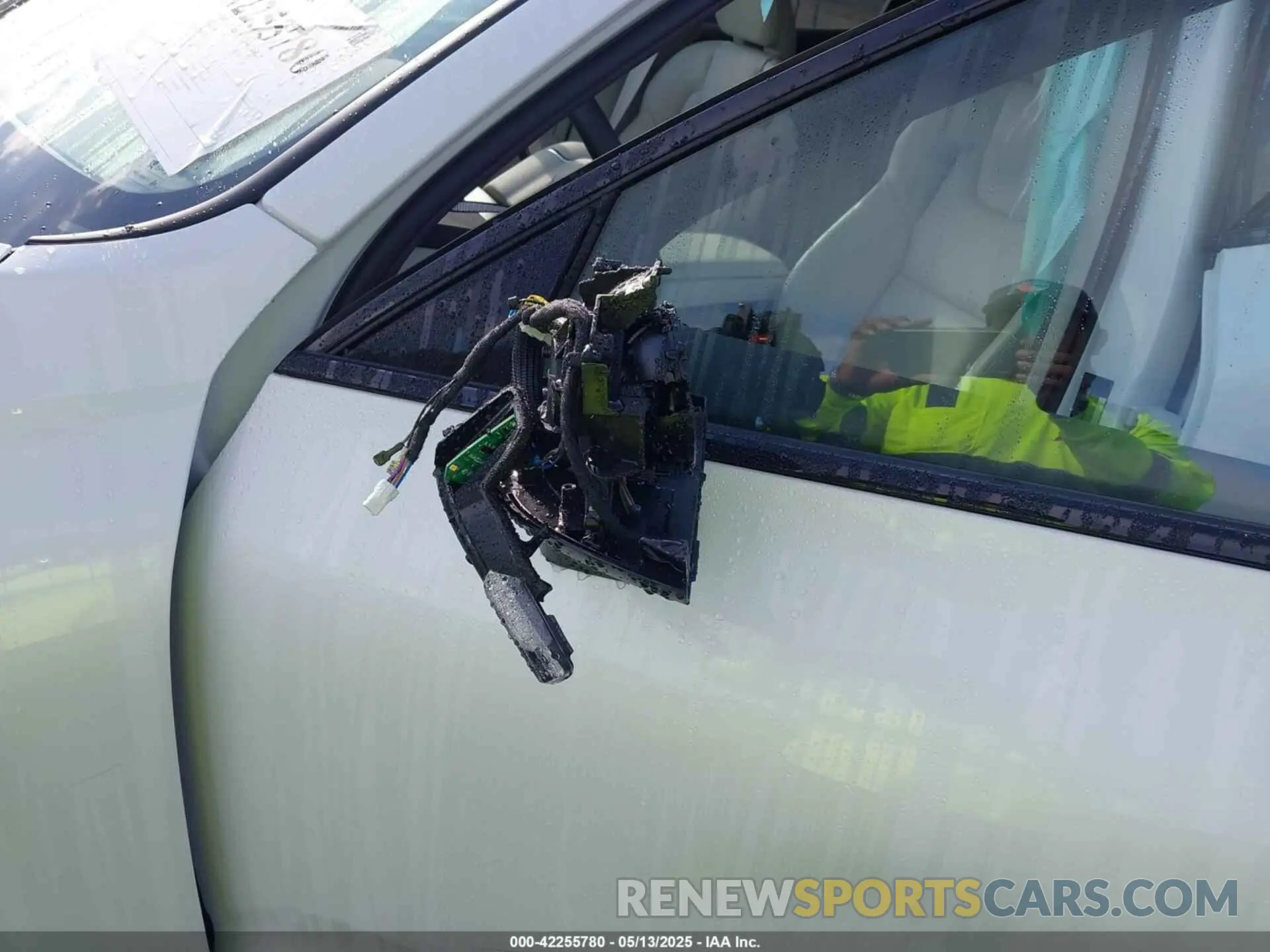 6 fotografías del automóvil dañado YV4L12RK2R1910232 VOLVO XC60 2024
