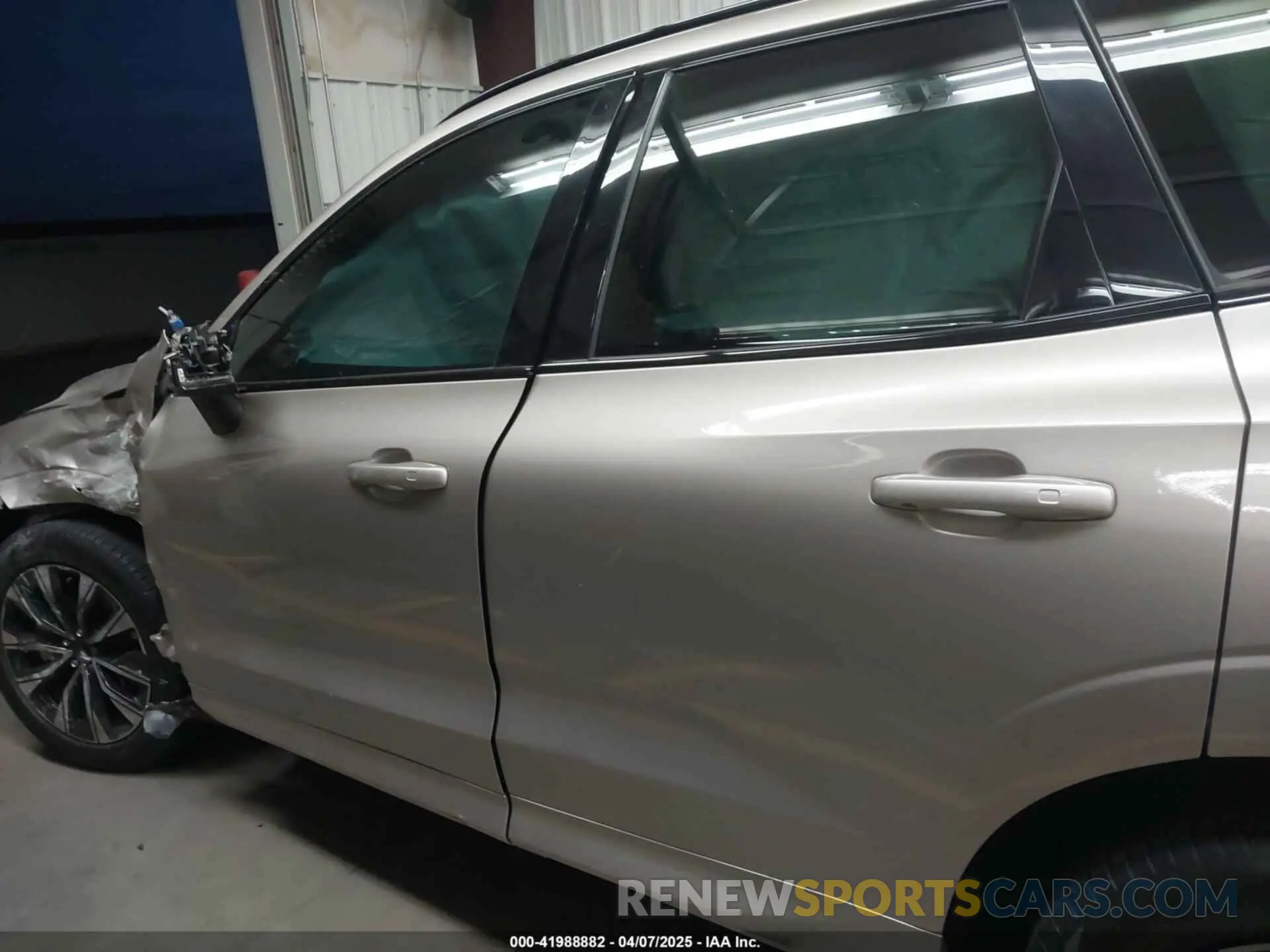 14 fotografías del automóvil dañado YV4L12RK5R1837129 VOLVO XC60 2024
