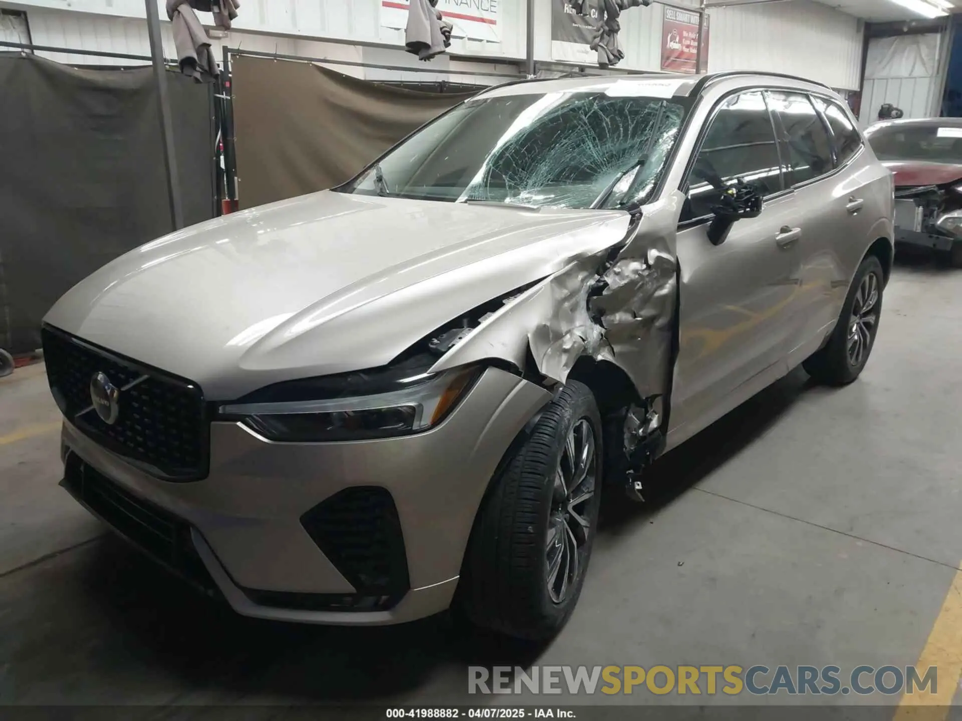 2 fotografías del automóvil dañado YV4L12RK5R1837129 VOLVO XC60 2024