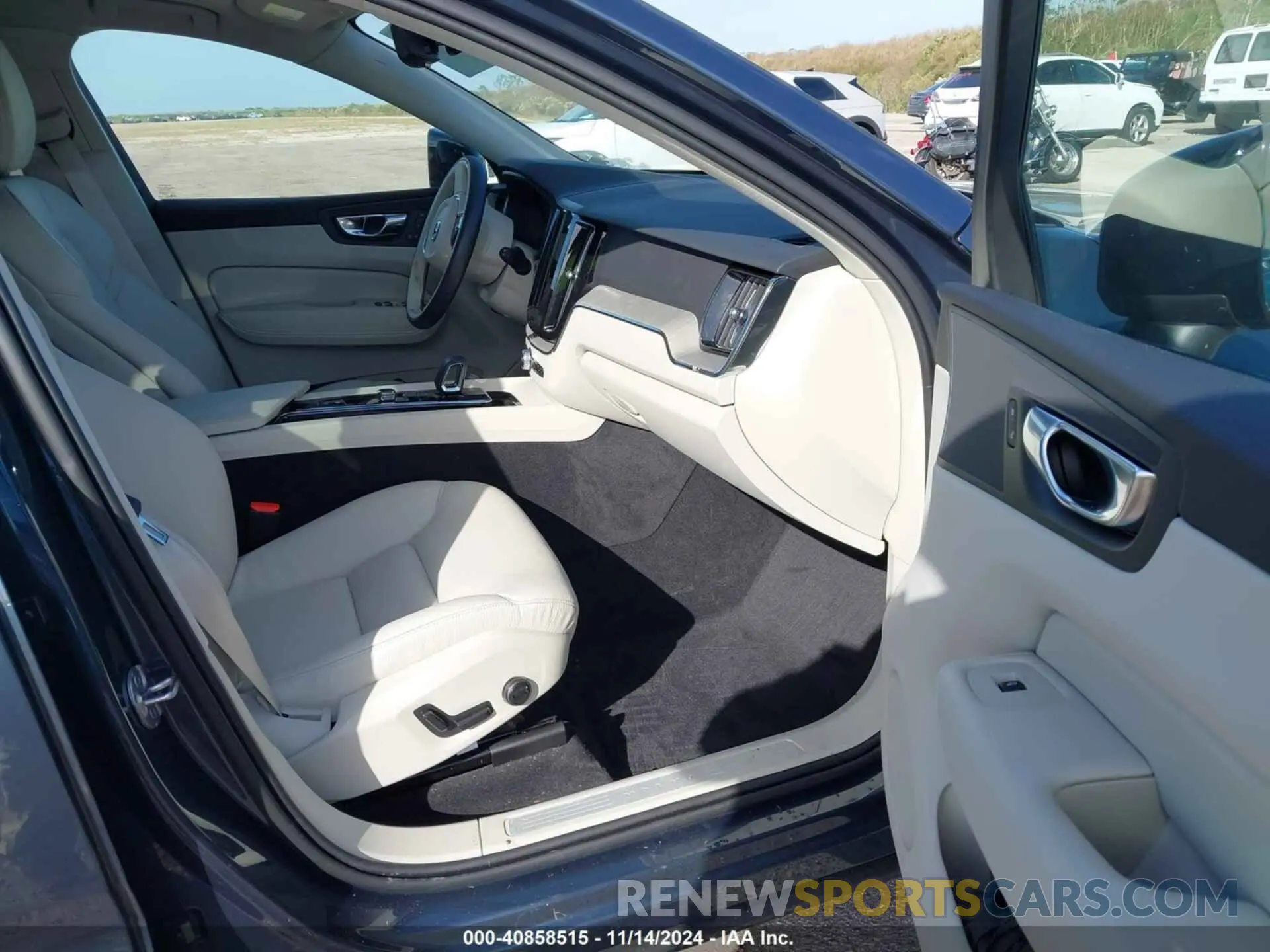 5 fotografías del automóvil dañado YV4L12RL7R1928699 VOLVO XC60 2024
