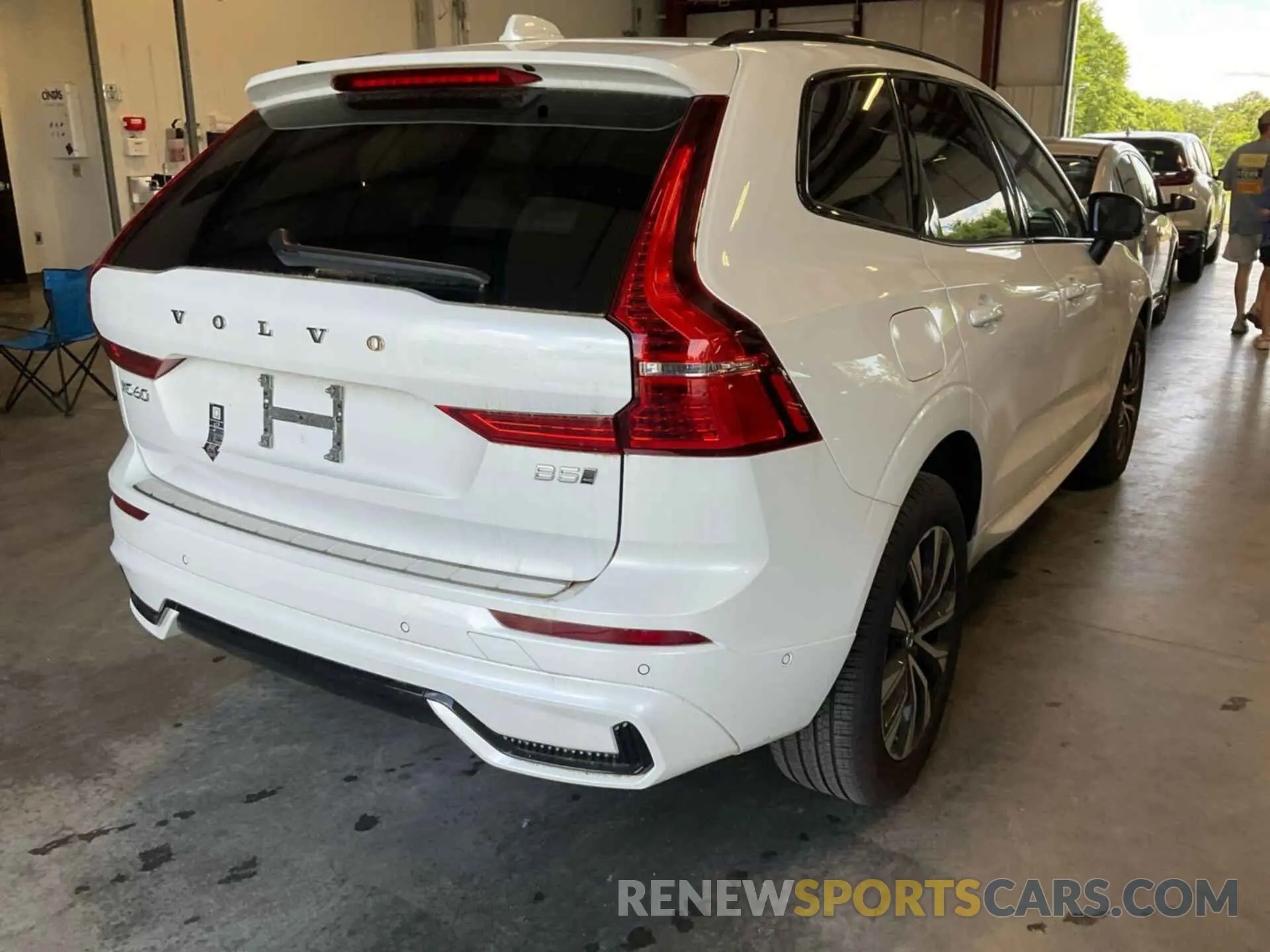 14 fotografías del automóvil dañado YV4L12RL7R1930548 VOLVO XC60 2024