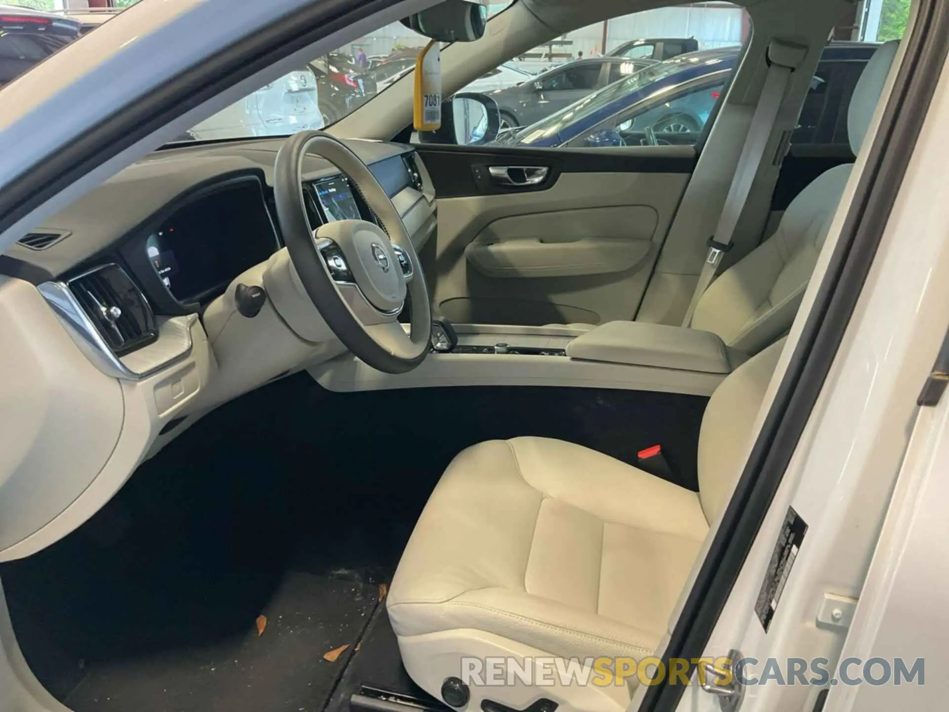15 fotografías del automóvil dañado YV4L12RL7R1930548 VOLVO XC60 2024