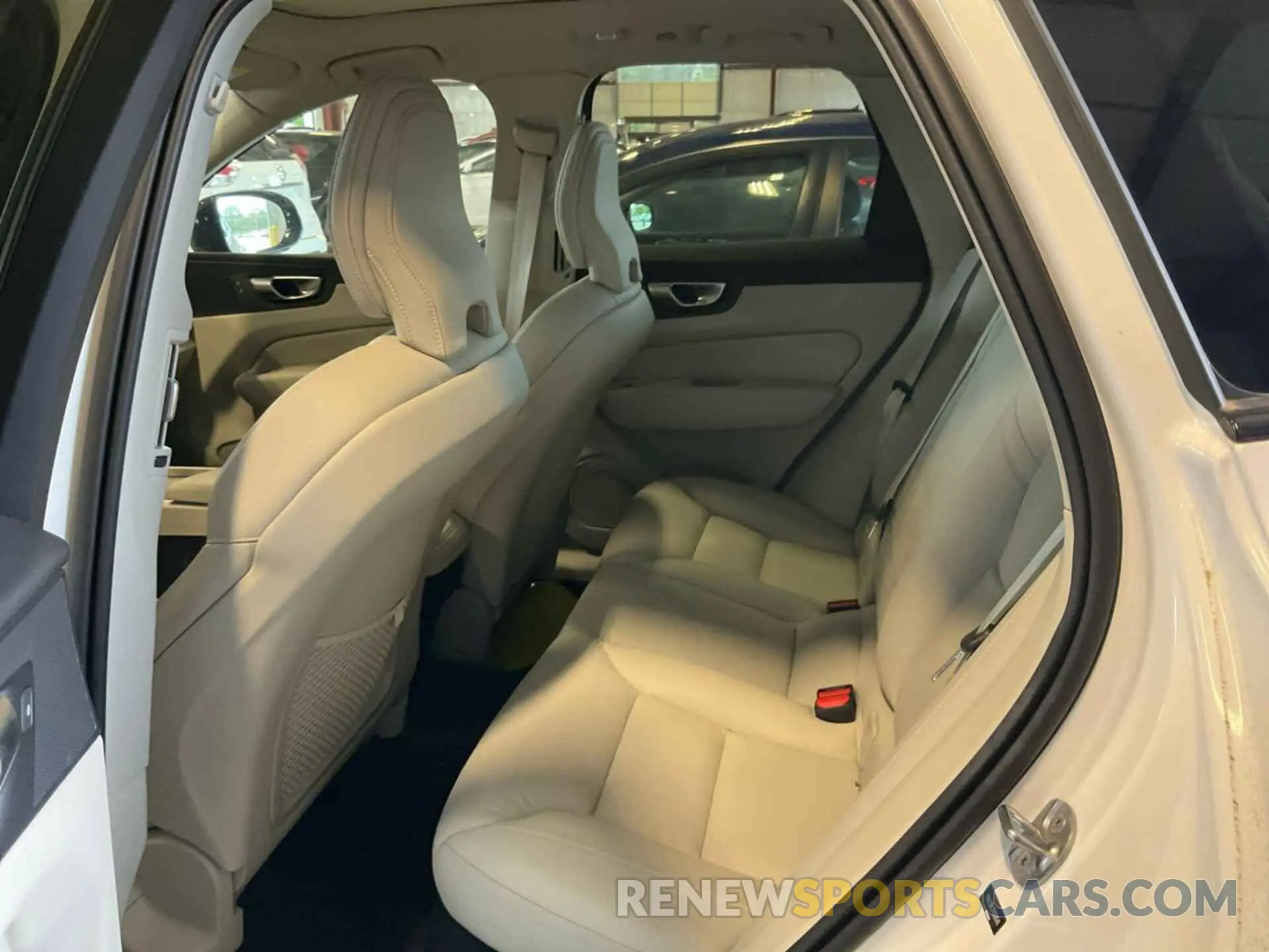 16 fotografías del automóvil dañado YV4L12RL7R1930548 VOLVO XC60 2024