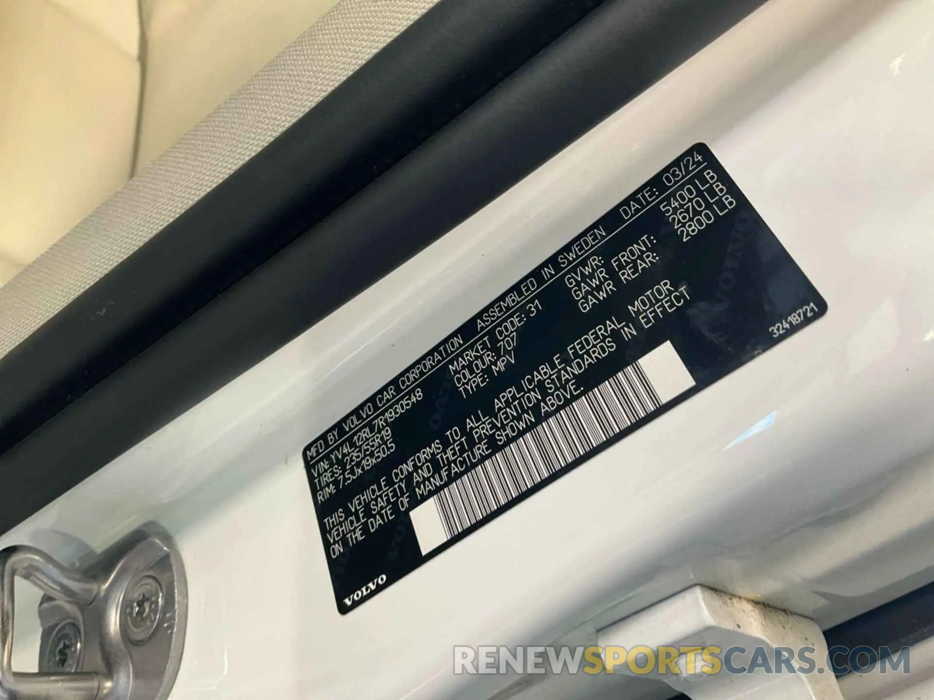 2 fotografías del automóvil dañado YV4L12RL7R1930548 VOLVO XC60 2024