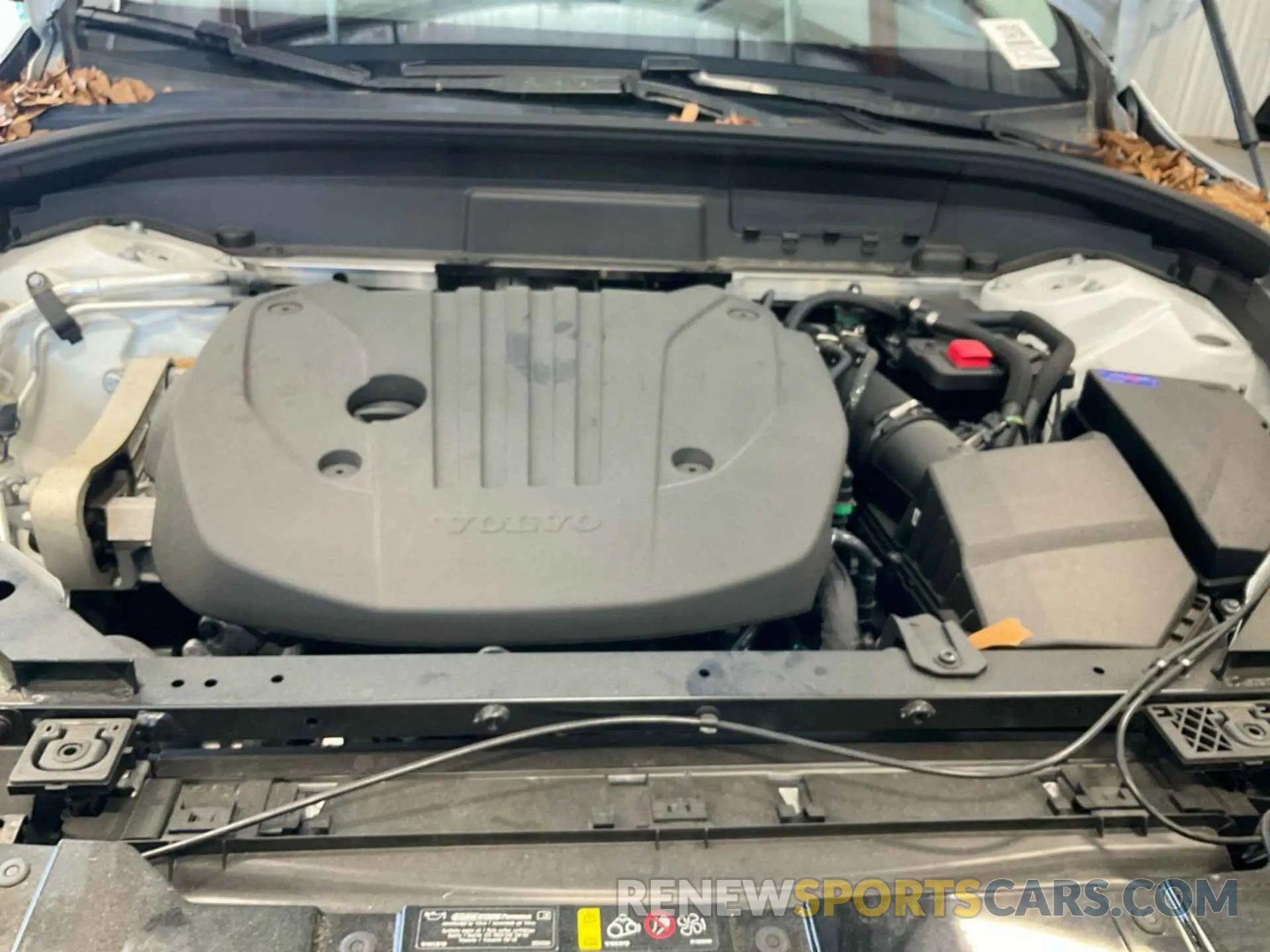 5 fotografías del automóvil dañado YV4L12RL7R1930548 VOLVO XC60 2024