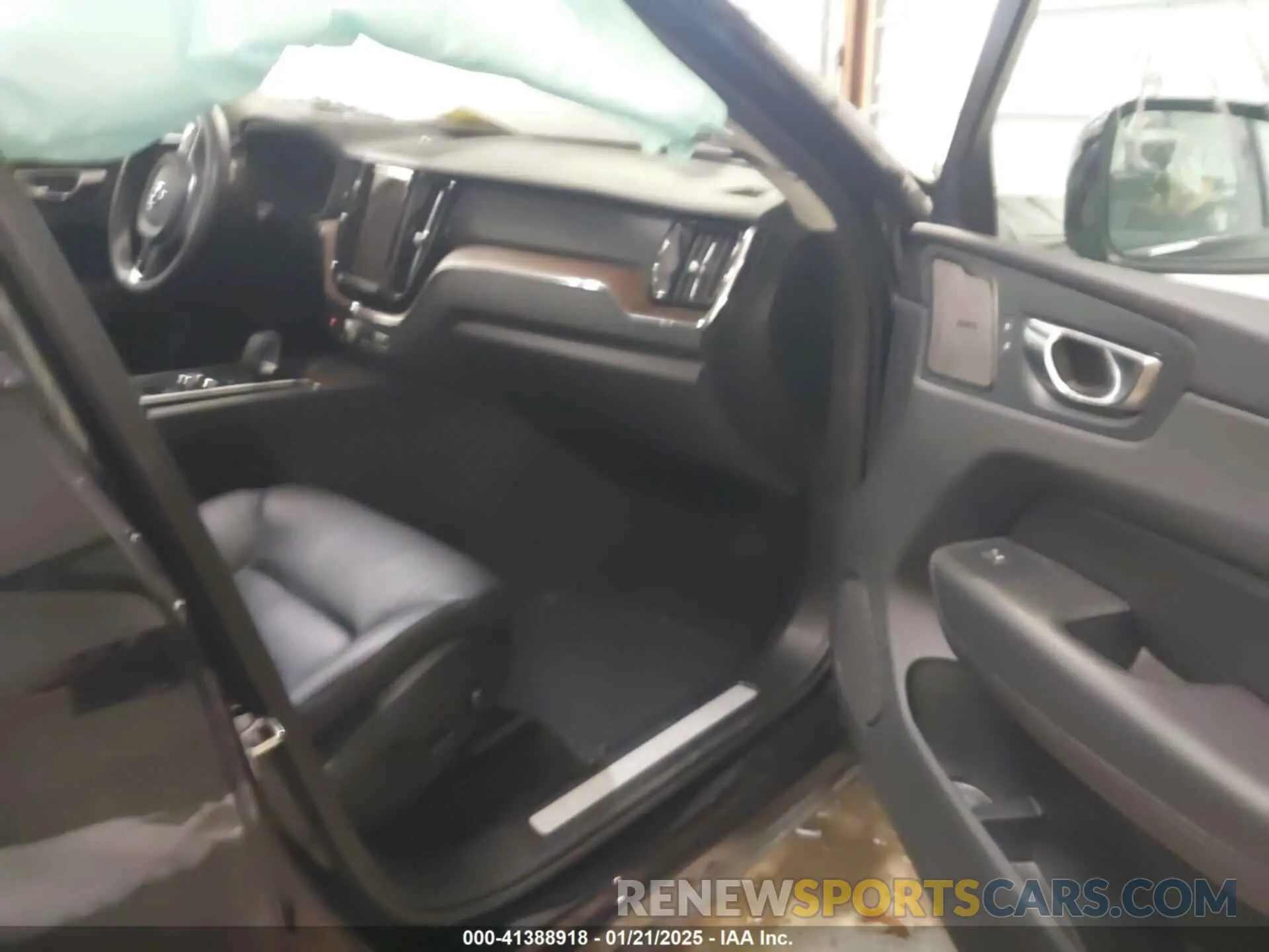 5 fotografías del automóvil dañado YV4L12RL8R1823184 VOLVO XC60 2024