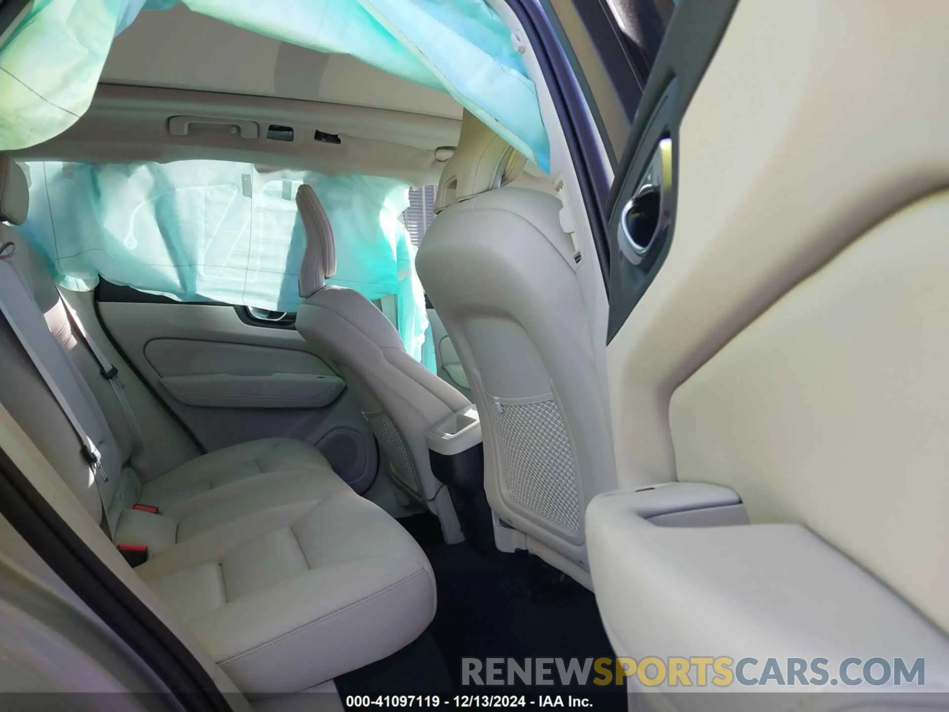 8 fotografías del automóvil dañado YV4L12RL8R1840809 VOLVO XC60 2024