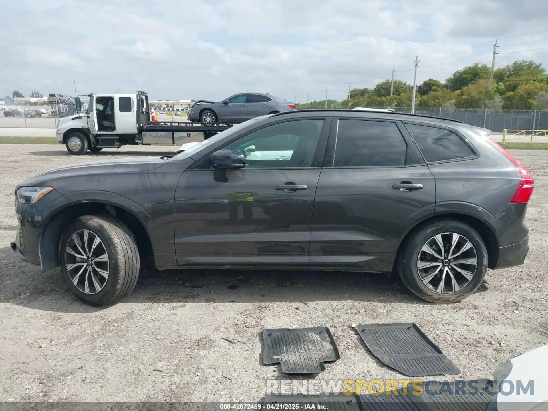 14 fotografías del automóvil dañado YV4L12RL9R1791846 VOLVO XC60 2024