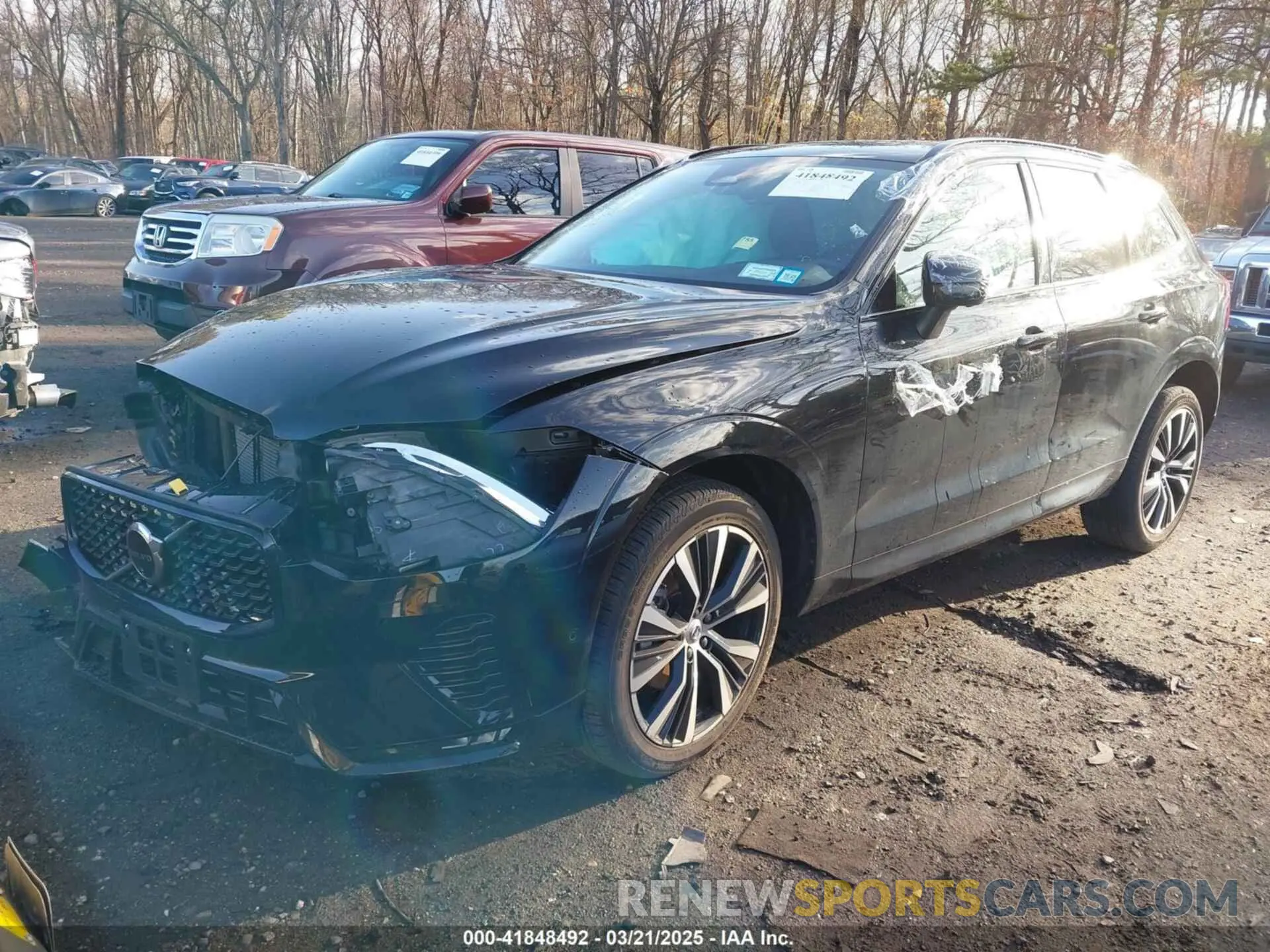 2 fotografías del automóvil dañado YV4M12RC0S1017821 VOLVO XC60 2025
