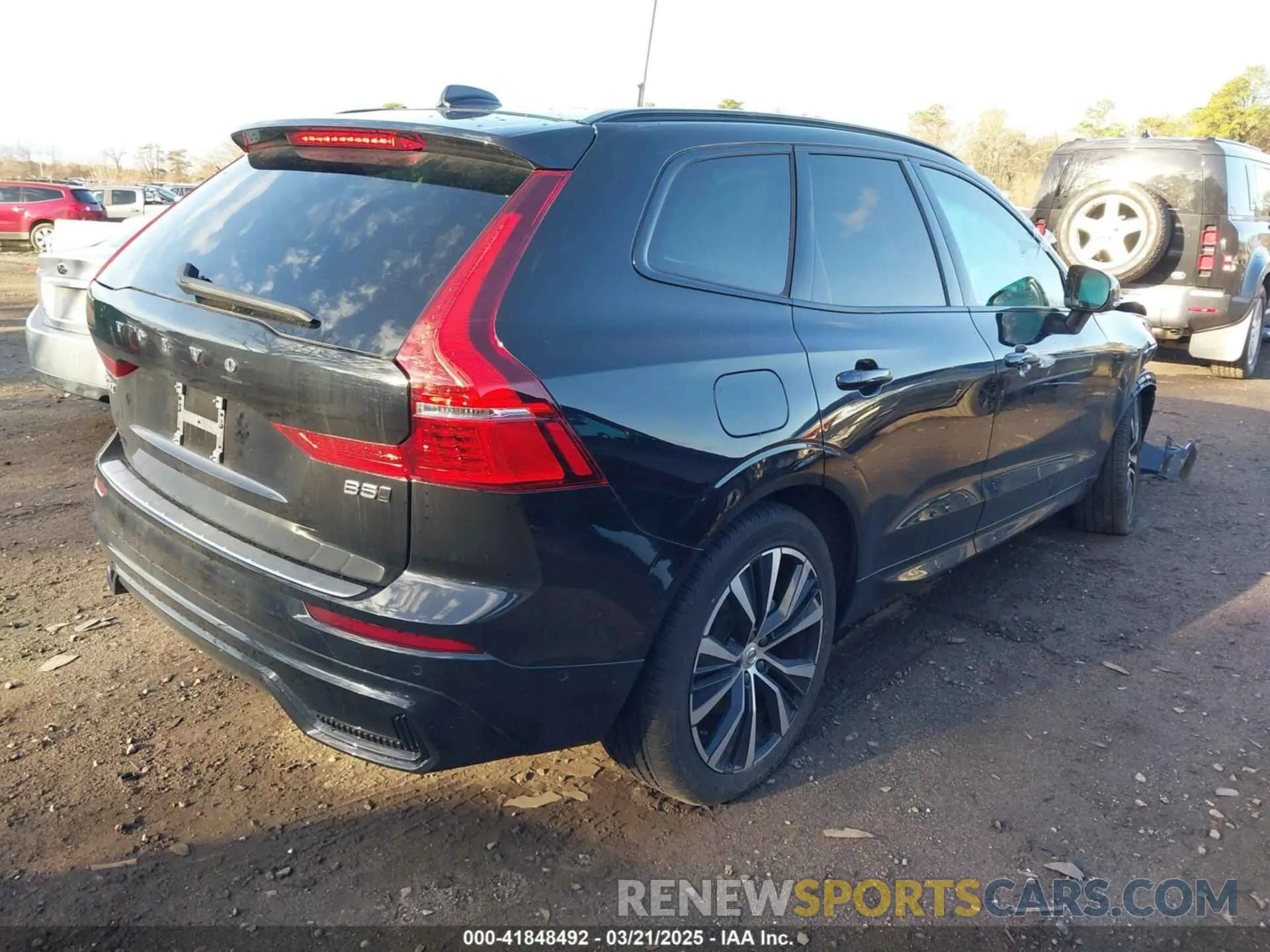 4 fotografías del automóvil dañado YV4M12RC0S1017821 VOLVO XC60 2025