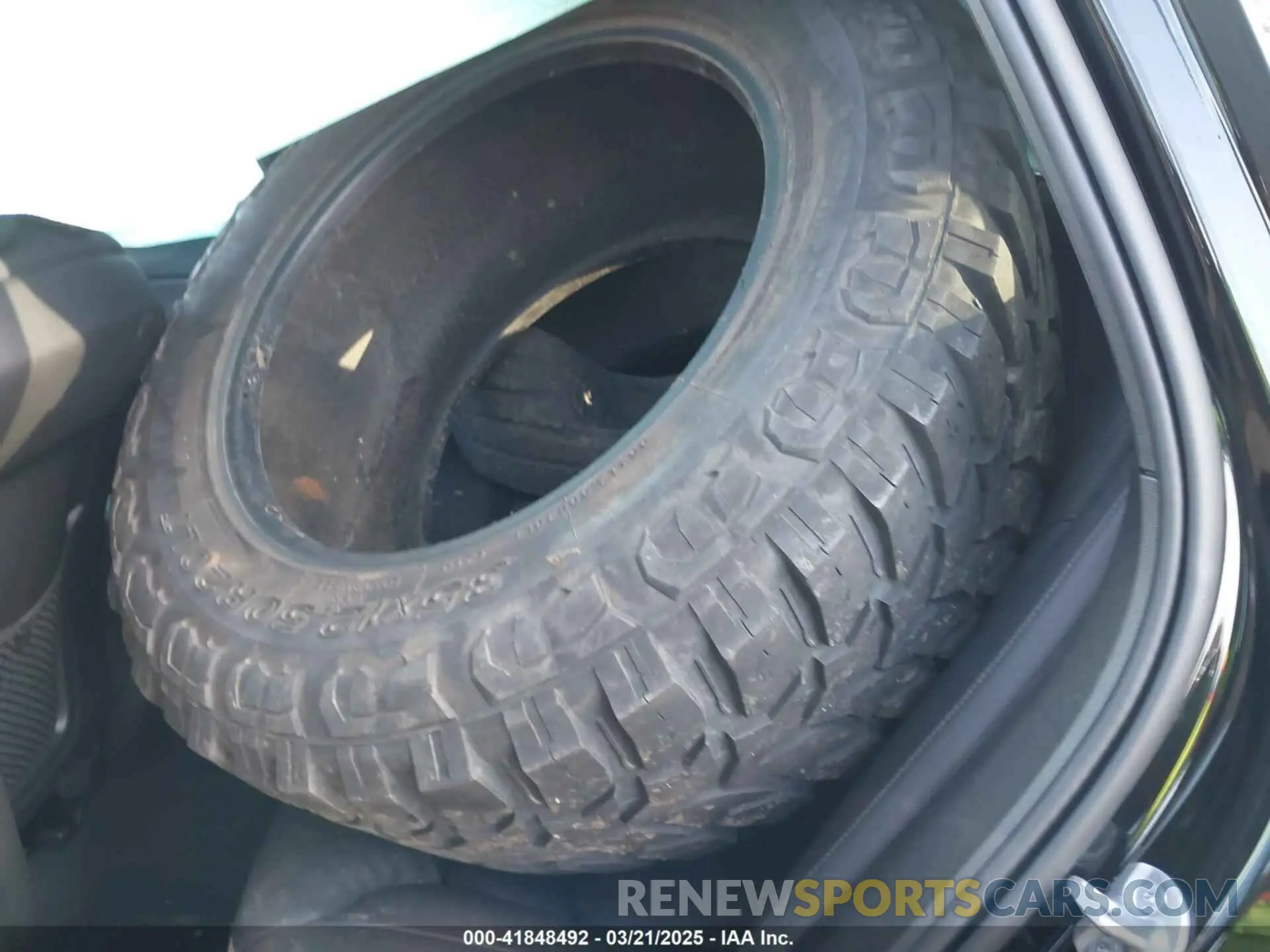 8 fotografías del automóvil dañado YV4M12RC0S1017821 VOLVO XC60 2025