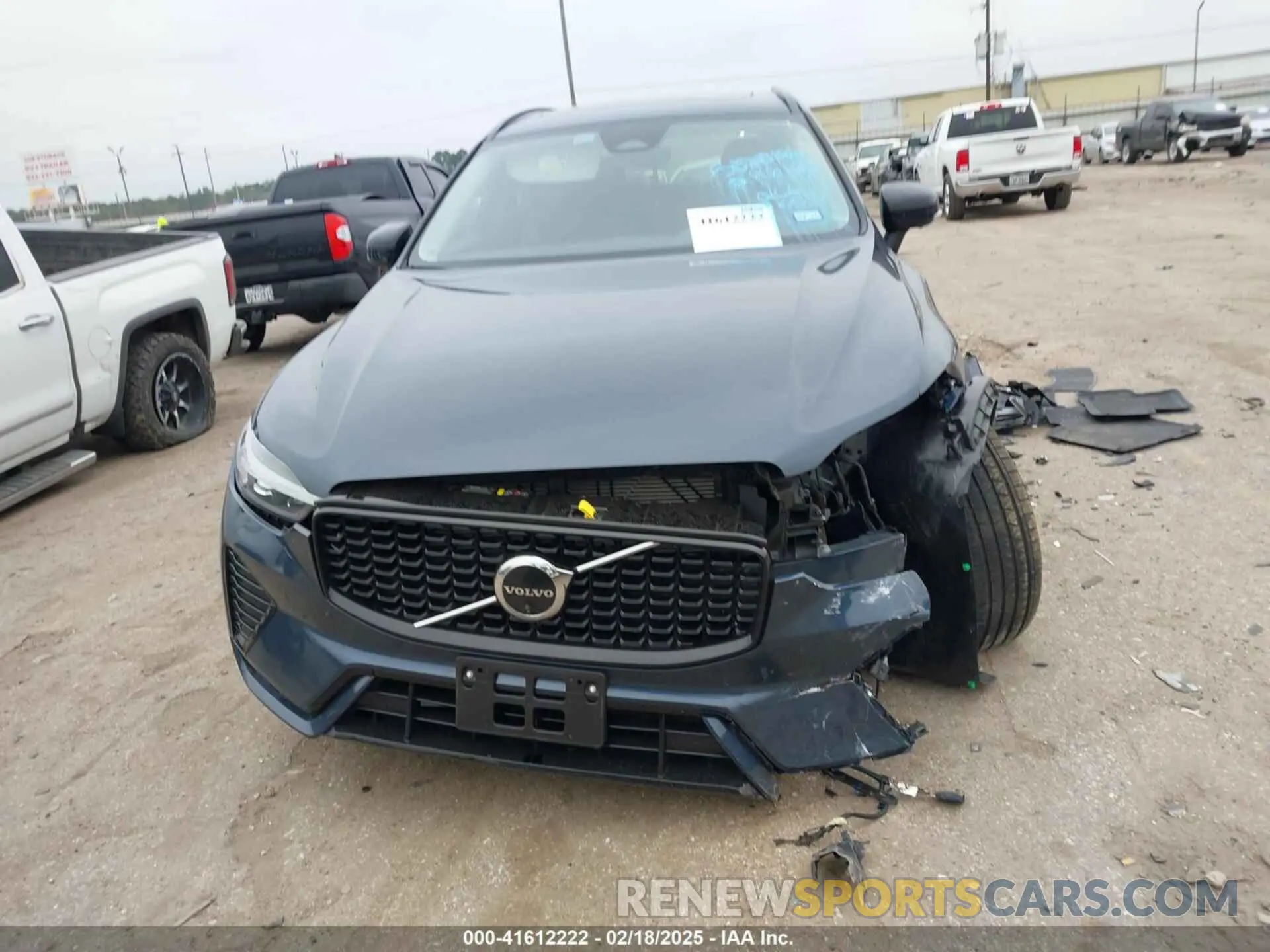13 fotografías del automóvil dañado YV4M12RC6S1056025 VOLVO XC60 2025
