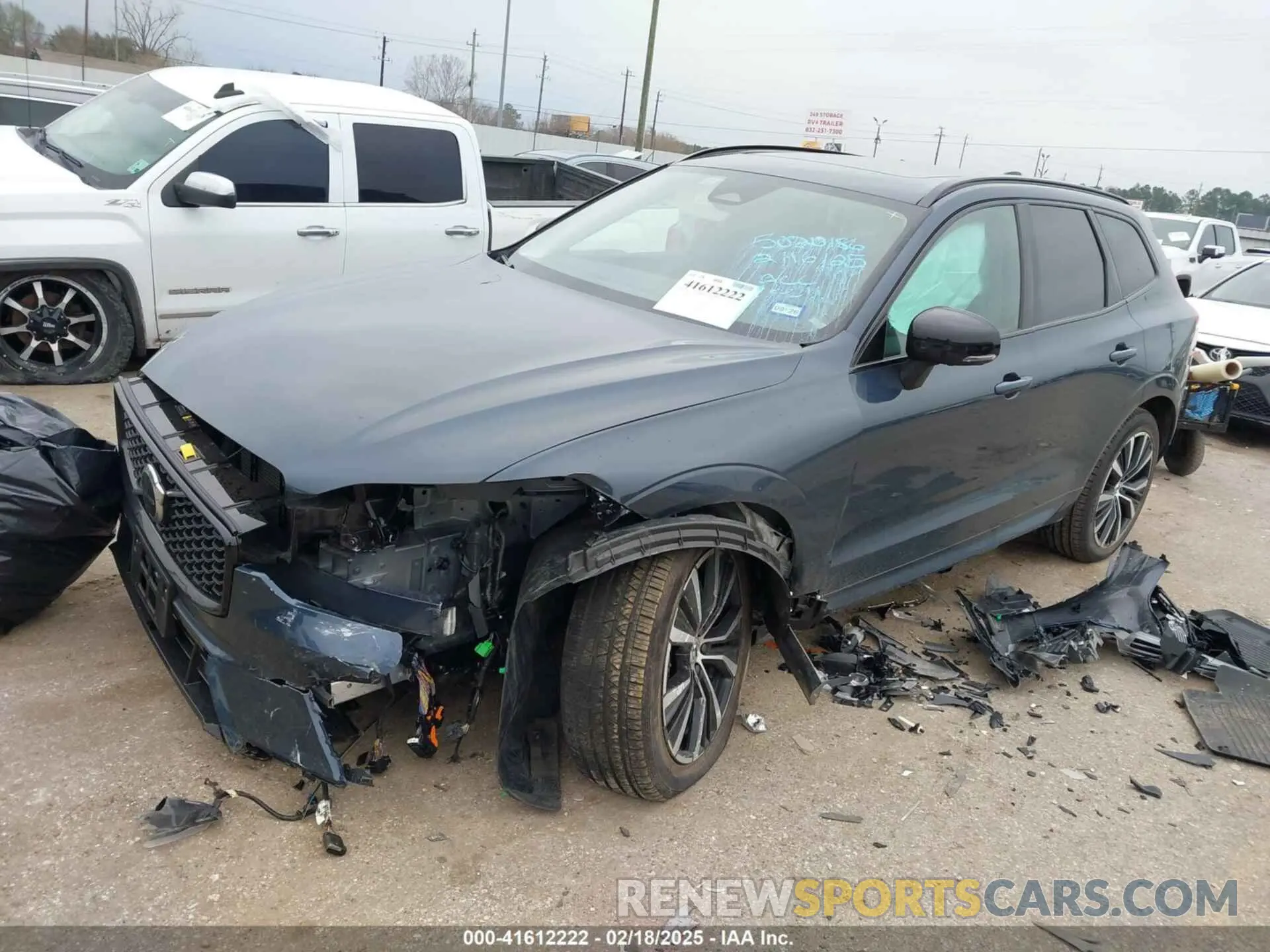2 fotografías del automóvil dañado YV4M12RC6S1056025 VOLVO XC60 2025