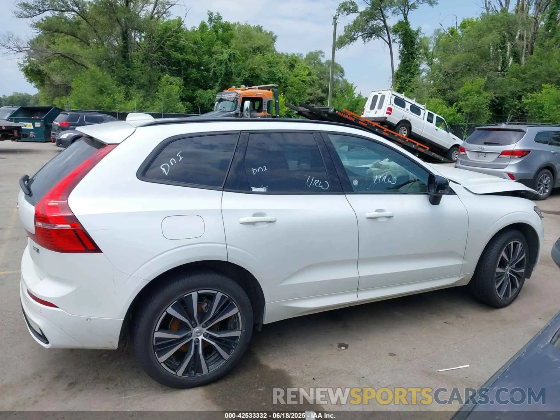 12 fotografías del automóvil dañado YV4M12RC6S1165620 VOLVO XC60 2025