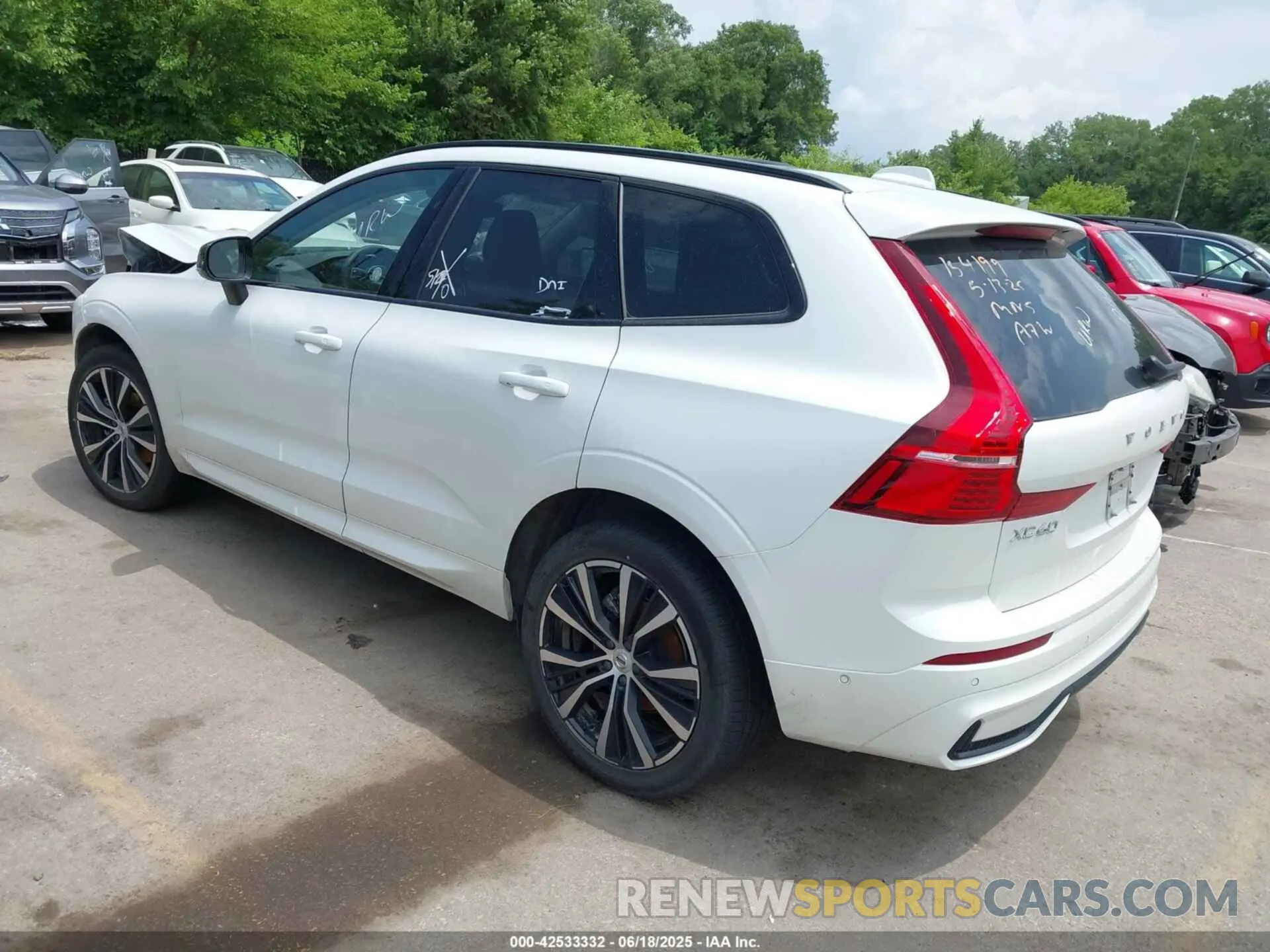 3 fotografías del automóvil dañado YV4M12RC6S1165620 VOLVO XC60 2025