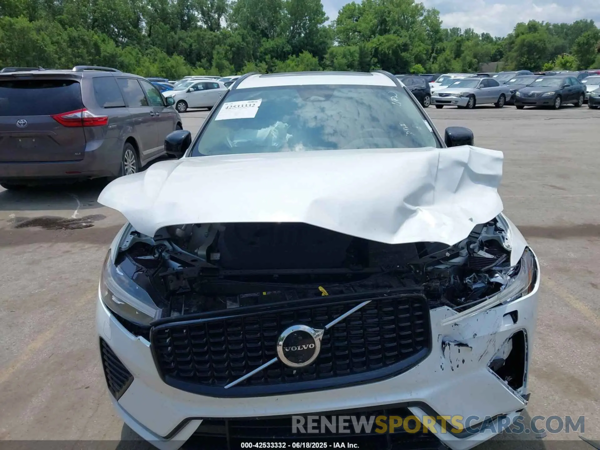 6 fotografías del automóvil dañado YV4M12RC6S1165620 VOLVO XC60 2025