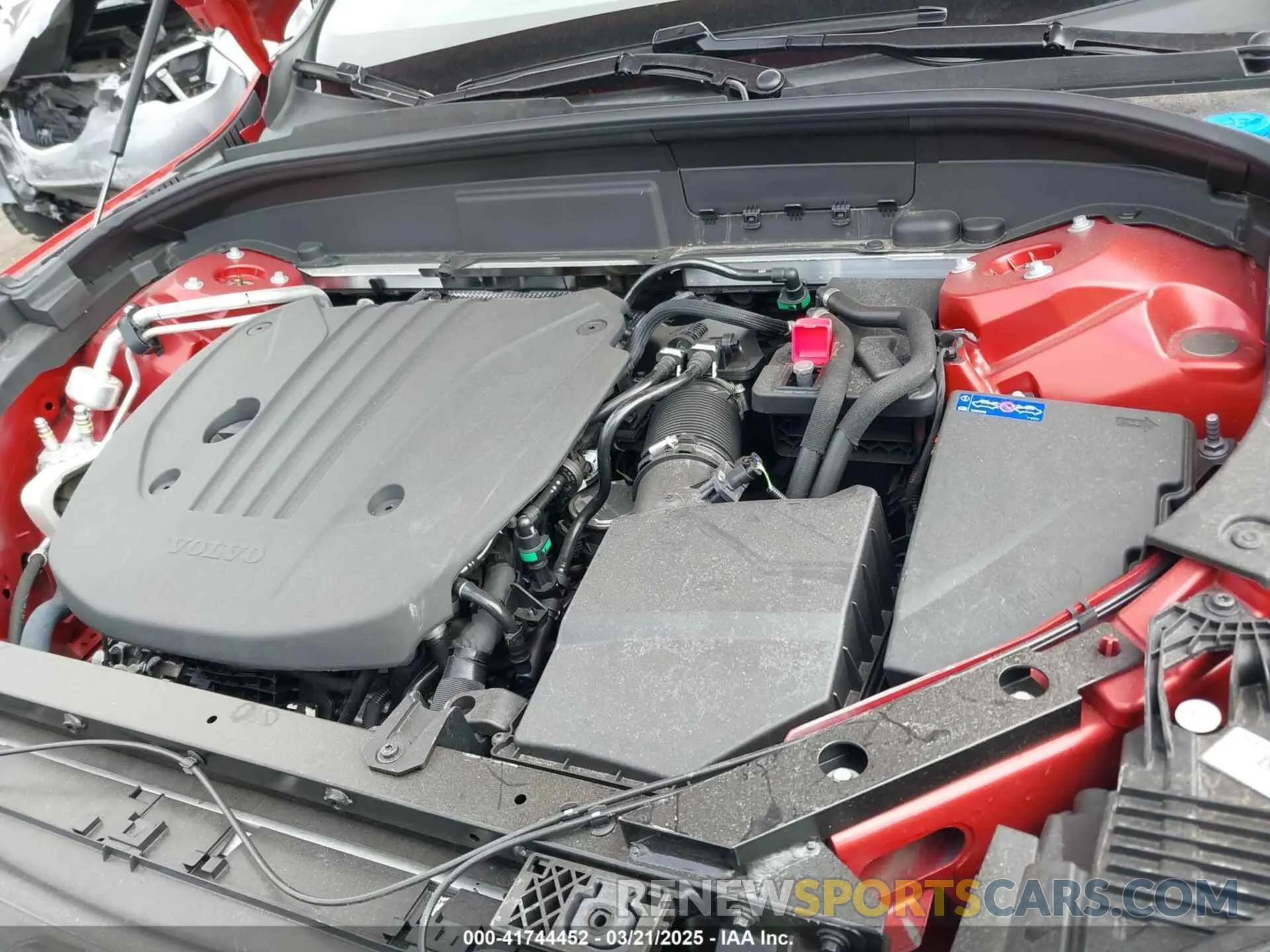 10 fotografías del automóvil dañado YV4M12RCXS1016126 VOLVO XC60 2025