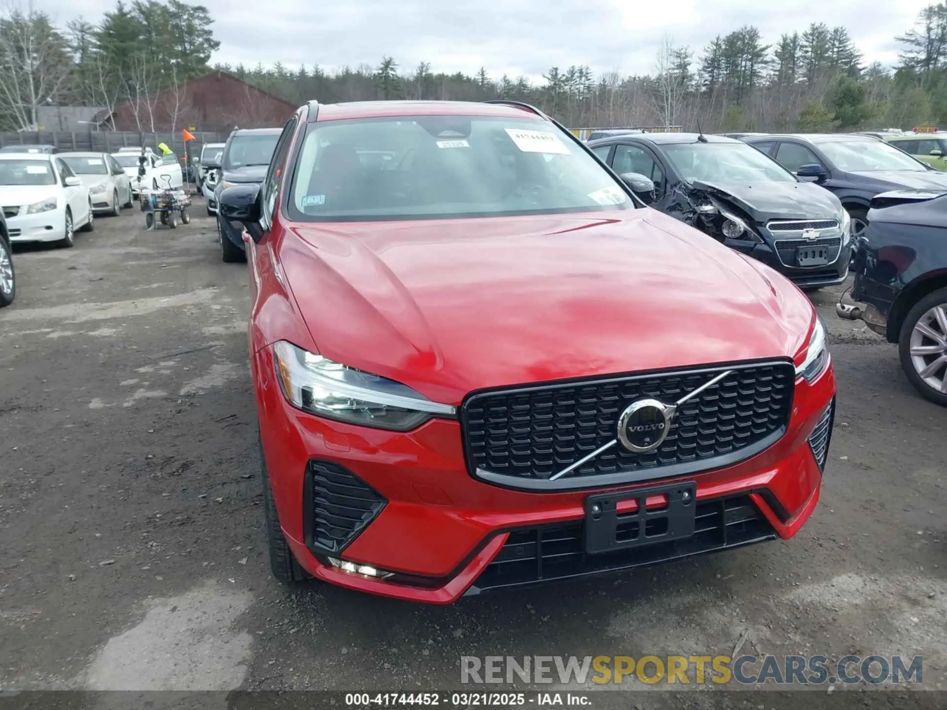 13 fotografías del automóvil dañado YV4M12RCXS1016126 VOLVO XC60 2025