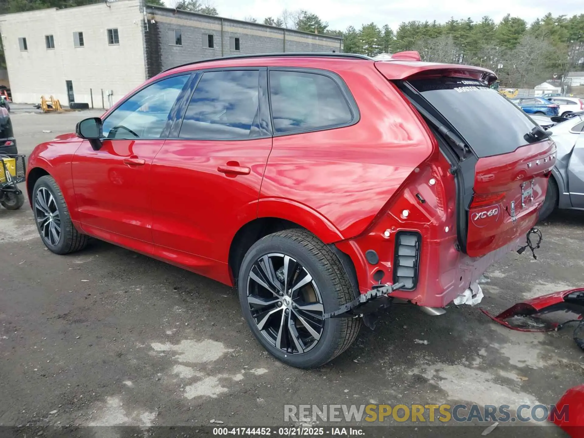 15 fotografías del automóvil dañado YV4M12RCXS1016126 VOLVO XC60 2025