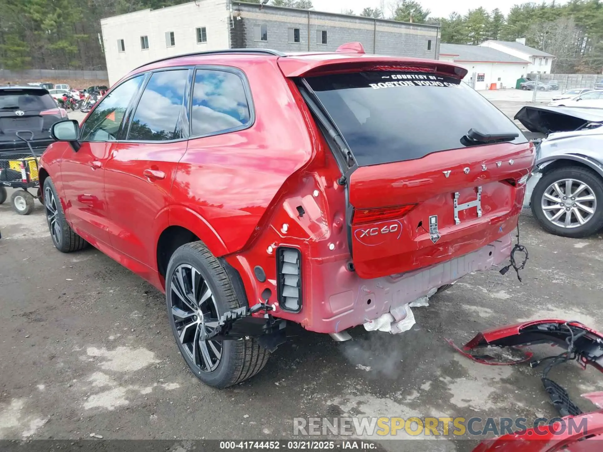 3 fotografías del automóvil dañado YV4M12RCXS1016126 VOLVO XC60 2025