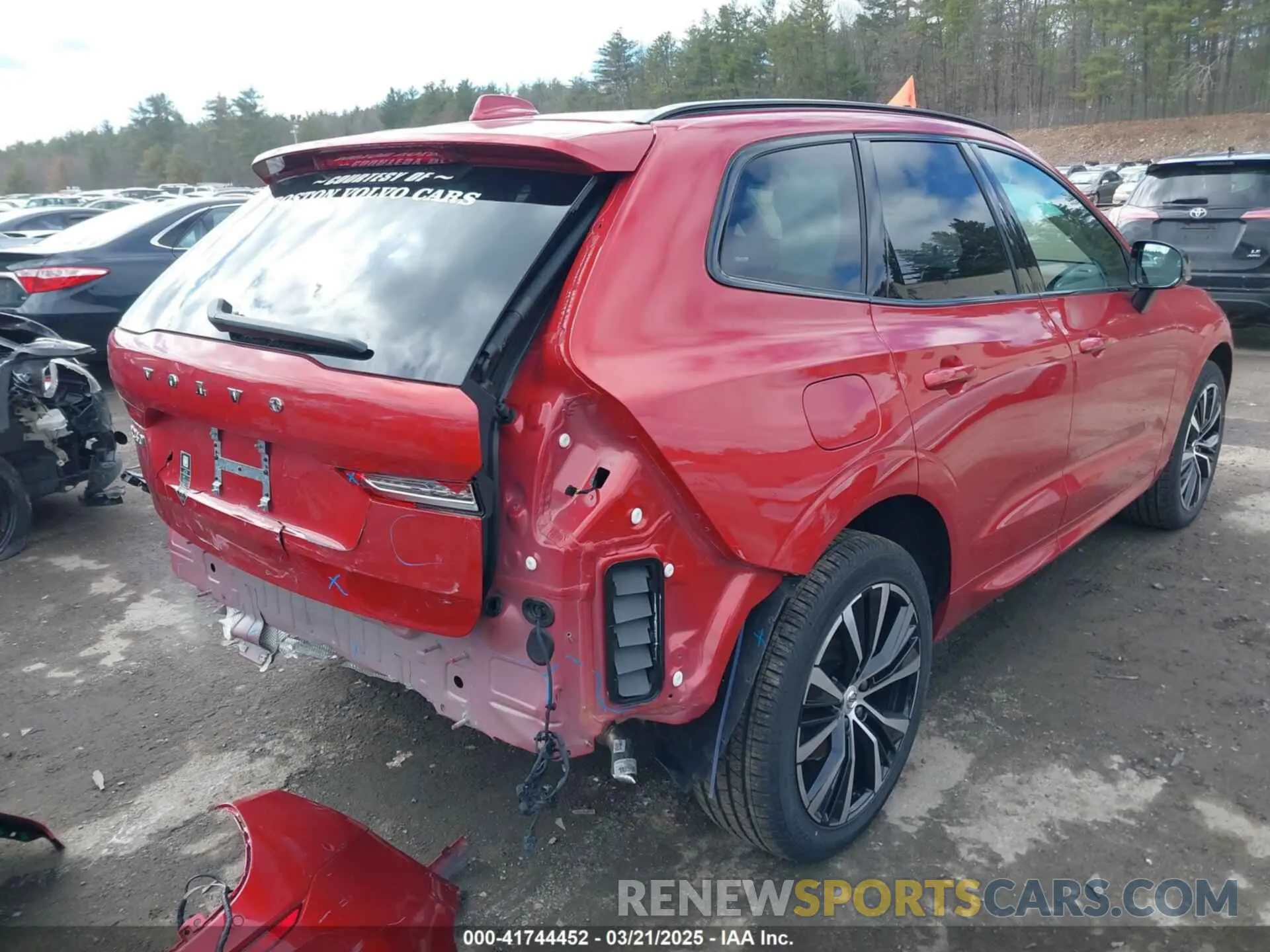 4 fotografías del automóvil dañado YV4M12RCXS1016126 VOLVO XC60 2025