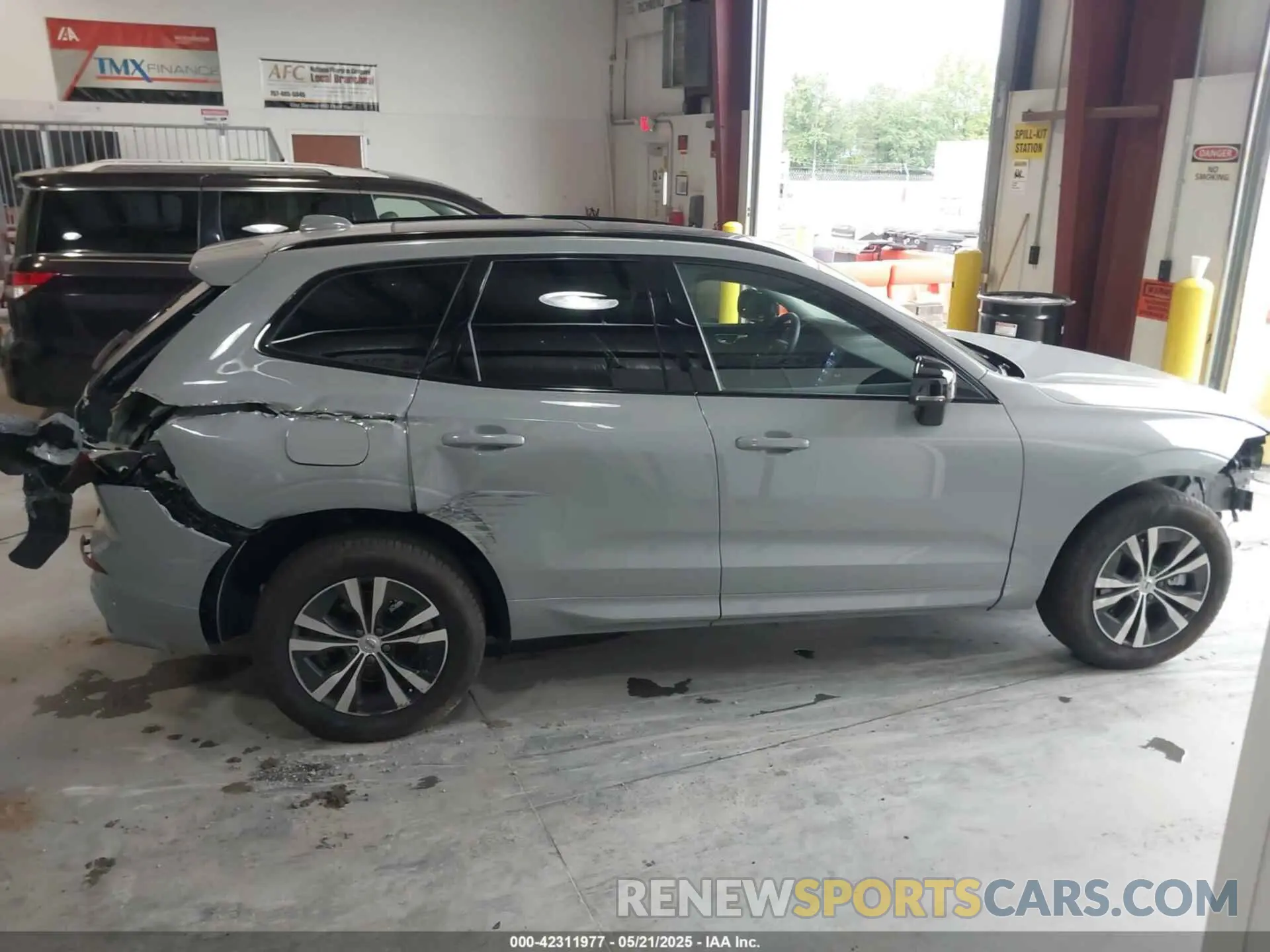 13 fotografías del automóvil dañado YV4M12RJ5S1012032 VOLVO XC60 2025