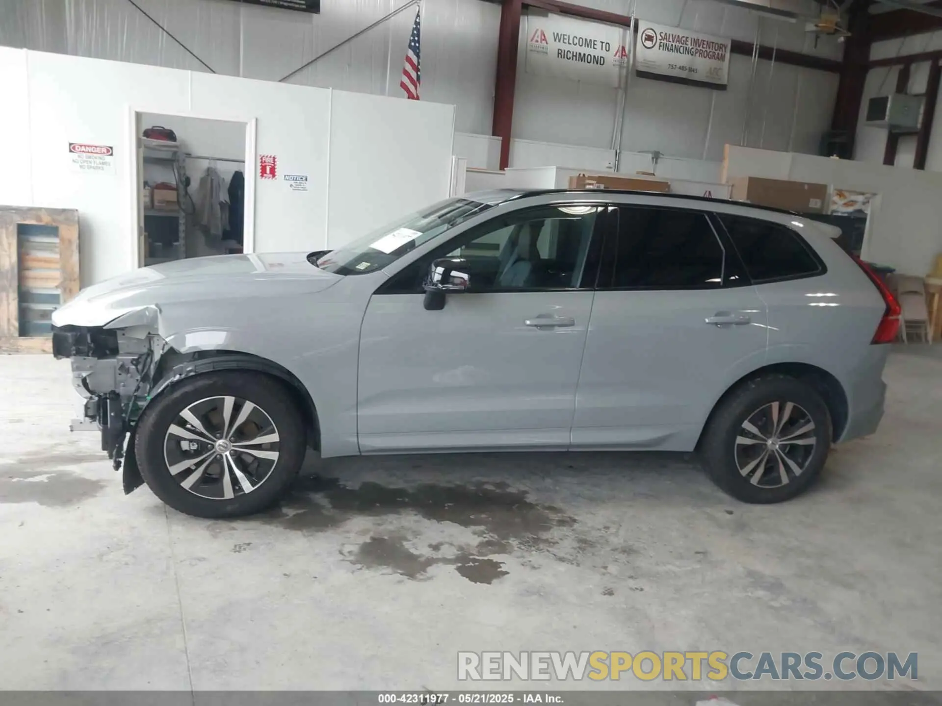 14 fotografías del automóvil dañado YV4M12RJ5S1012032 VOLVO XC60 2025