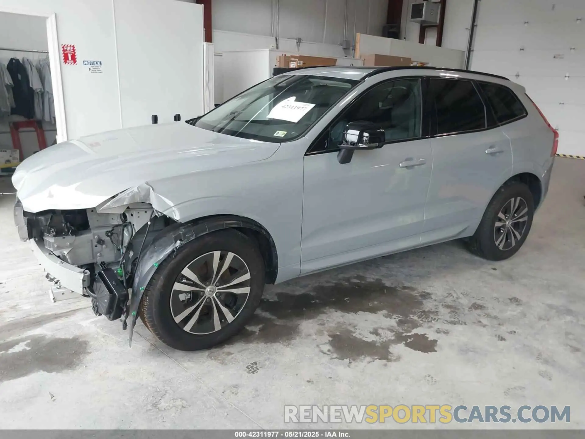 2 fotografías del automóvil dañado YV4M12RJ5S1012032 VOLVO XC60 2025