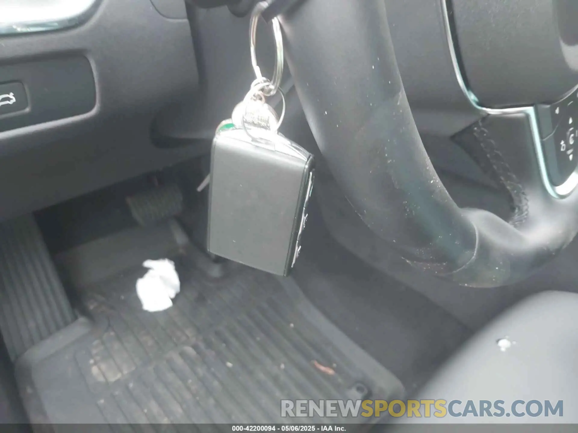 11 fotografías del automóvil dañado YV4M12RJ5S1019238 VOLVO XC60 2025