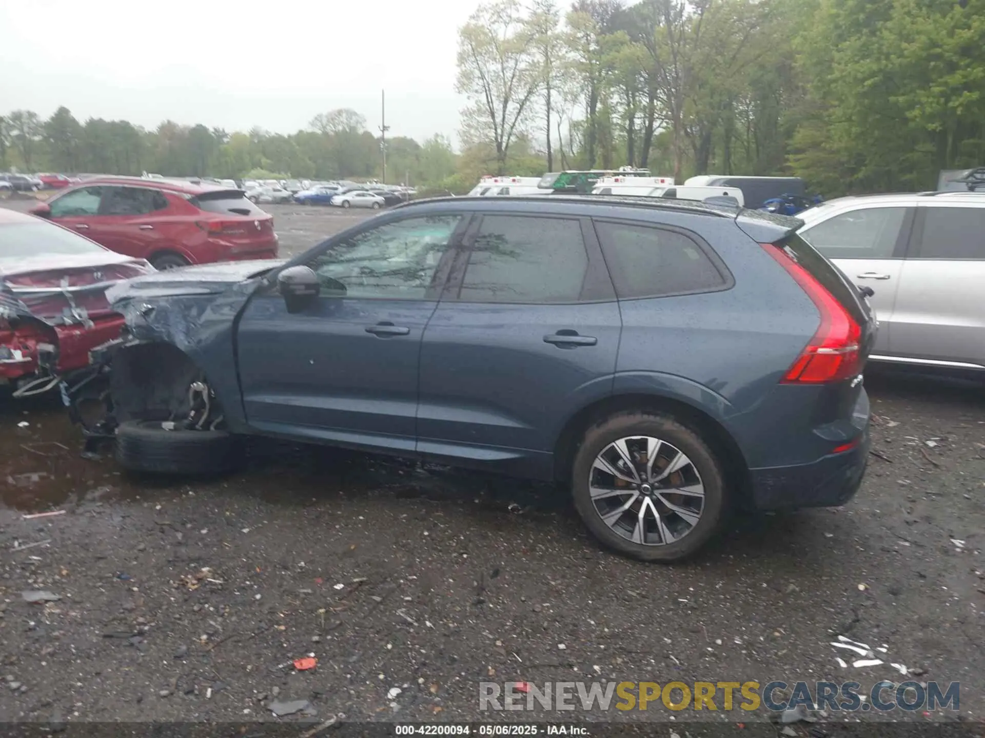 14 fotografías del automóvil dañado YV4M12RJ5S1019238 VOLVO XC60 2025
