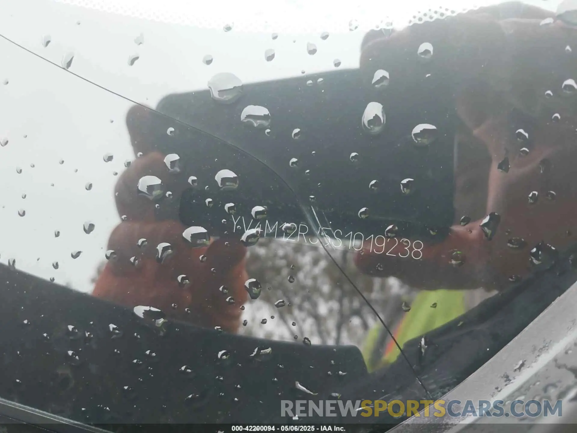 17 fotografías del automóvil dañado YV4M12RJ5S1019238 VOLVO XC60 2025