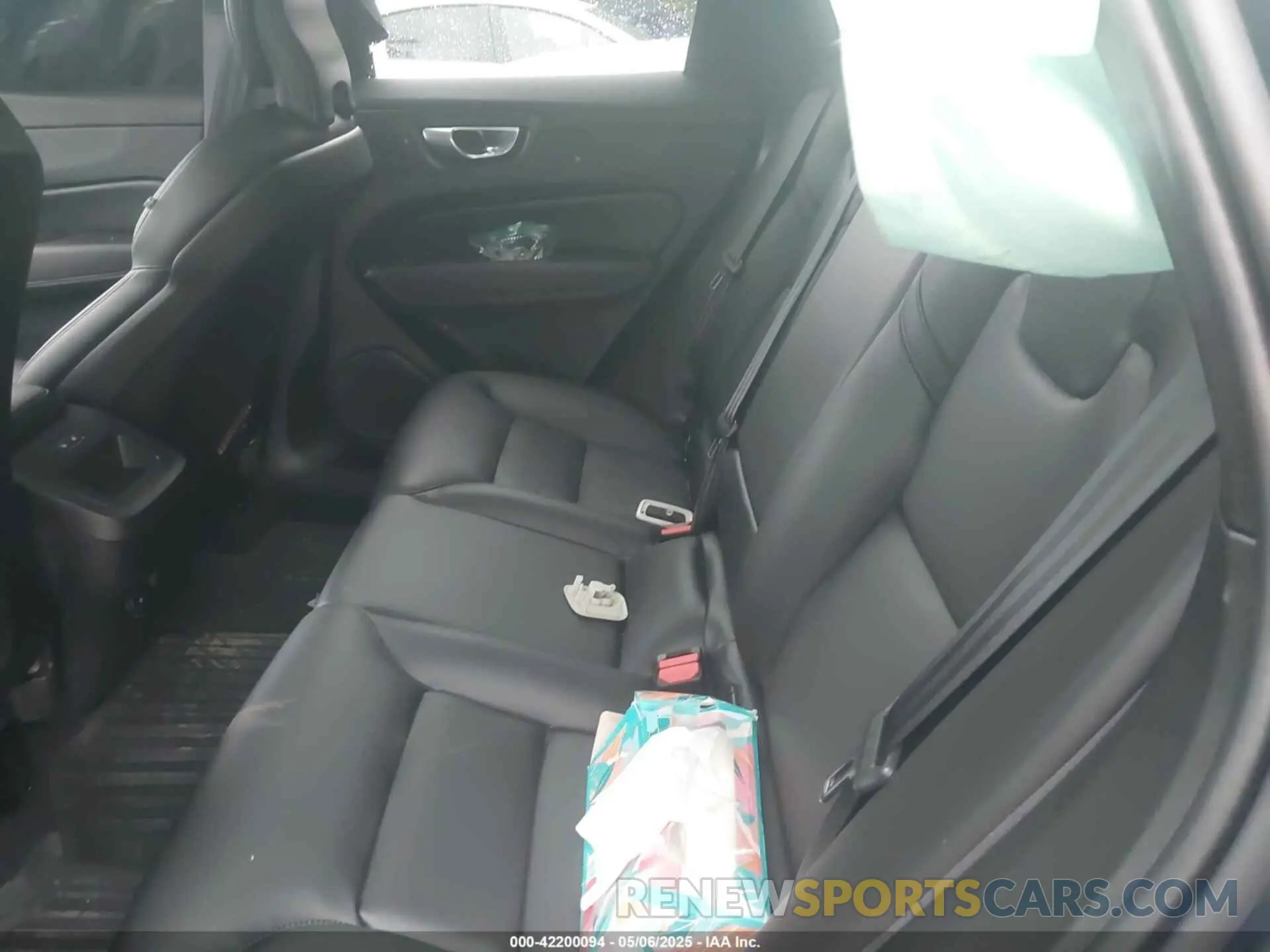 8 fotografías del automóvil dañado YV4M12RJ5S1019238 VOLVO XC60 2025