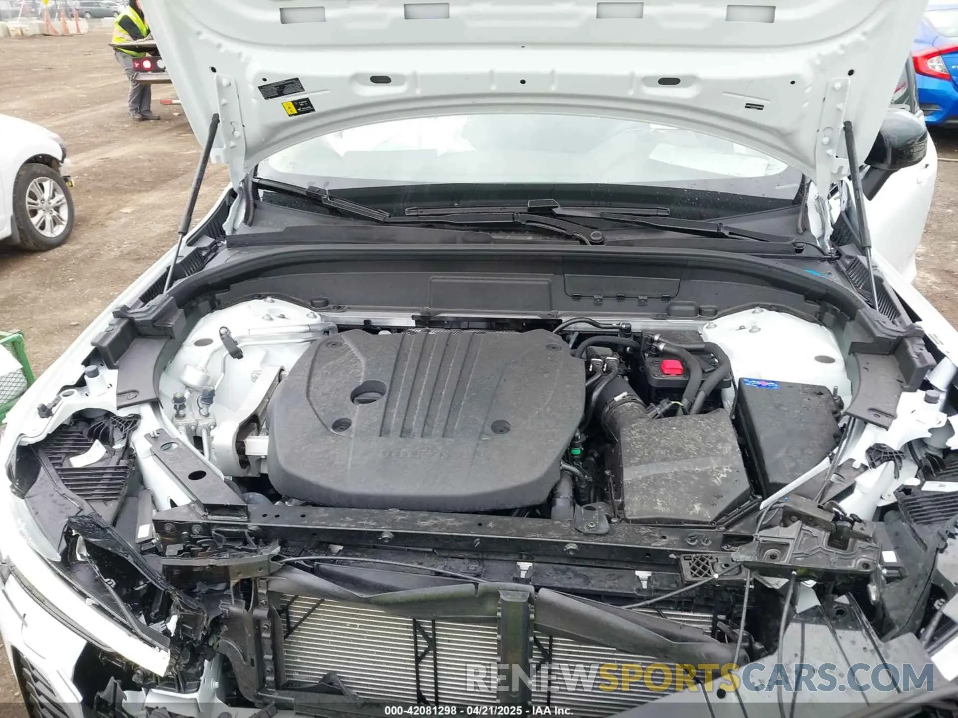 10 fotografías del automóvil dañado YV4M12RJ8S1002840 VOLVO XC60 2025