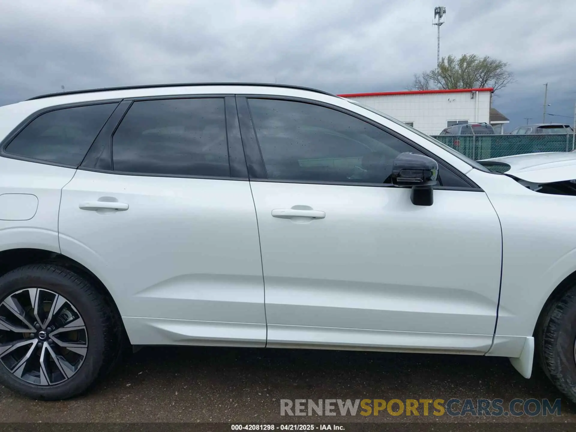 13 fotografías del automóvil dañado YV4M12RJ8S1002840 VOLVO XC60 2025