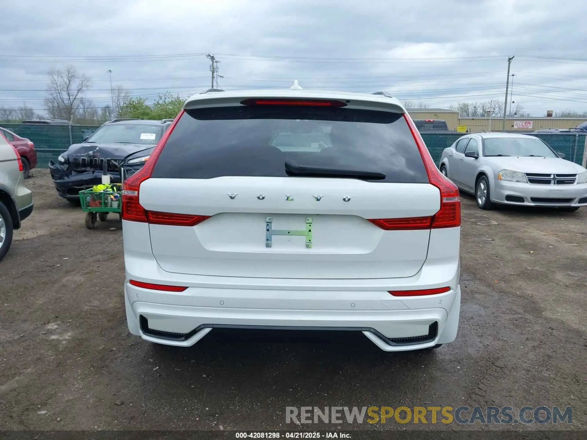 16 fotografías del automóvil dañado YV4M12RJ8S1002840 VOLVO XC60 2025